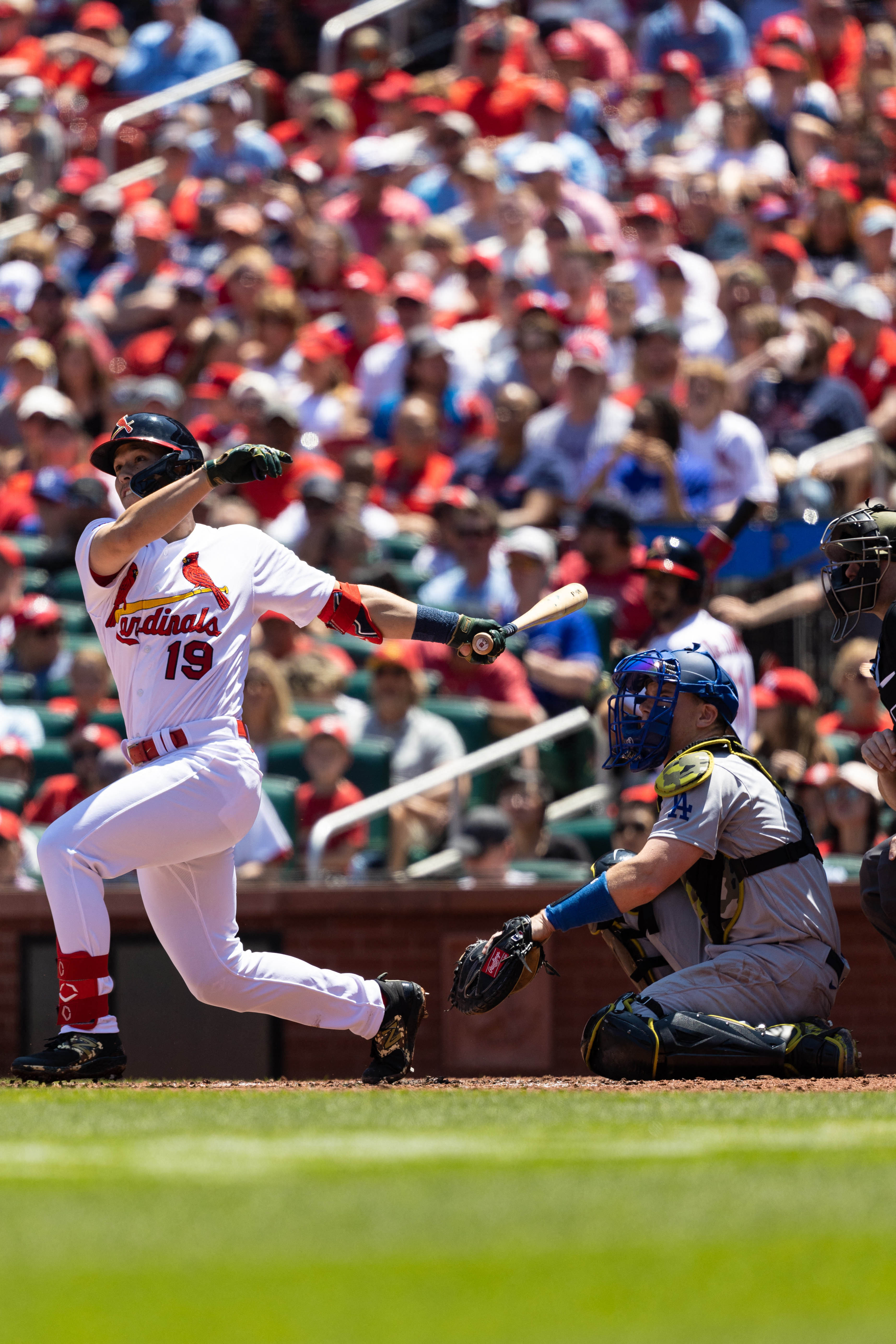 Surging Cardinals double up Dodgers, take series