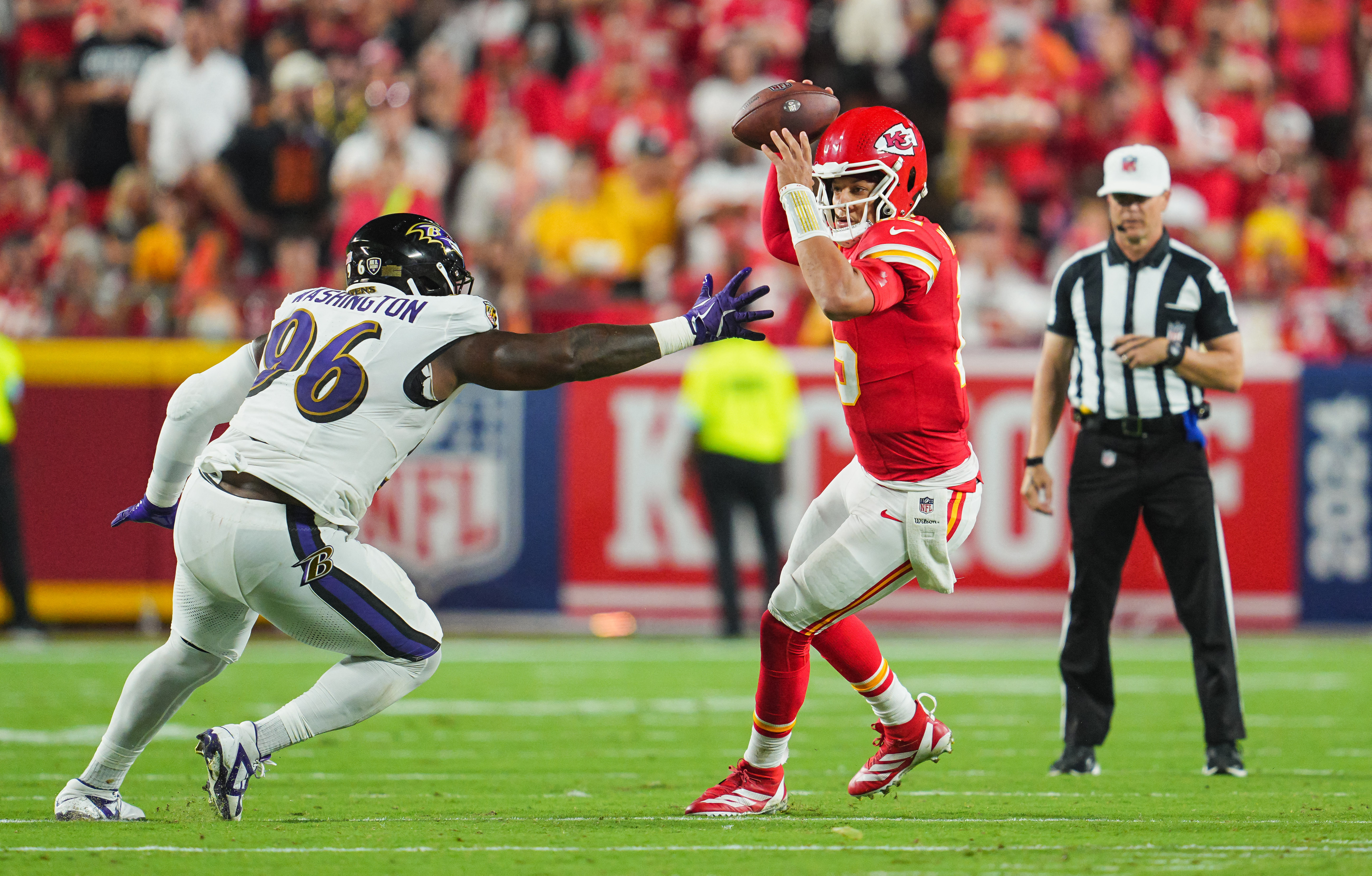 Chiefs hold off Ravens (by a toe) in thrilling season opener | Reuters