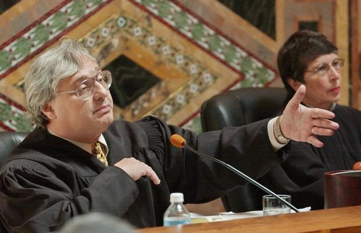 9TH US CIRCUIT COURT APPEALS JUDGE ALEX KOZINSKI QUESTIONS ATTORNEYS IN
SAN FRANCISCO.