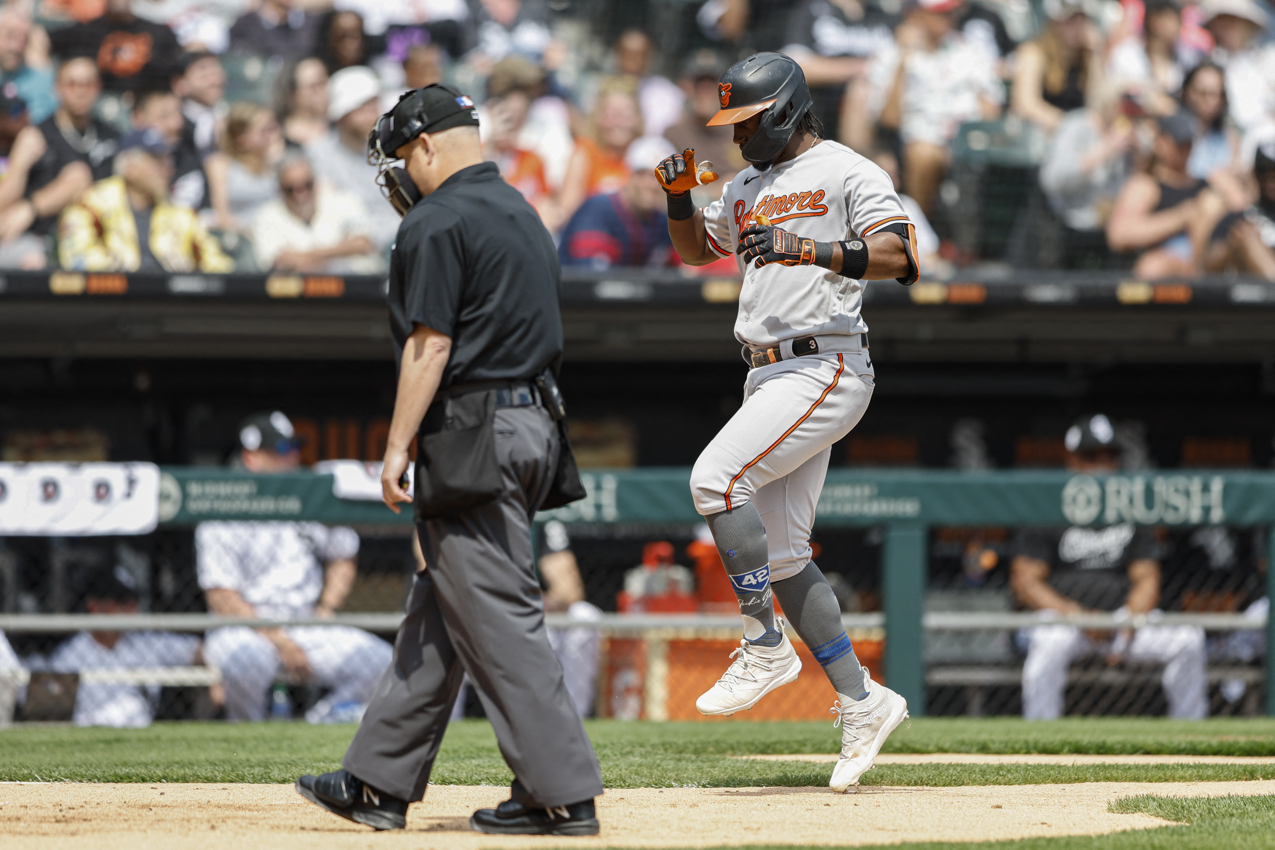 Gibson yields 3 HRs as first-place Orioles blow 4-run lead and fall to  White Sox 10-5