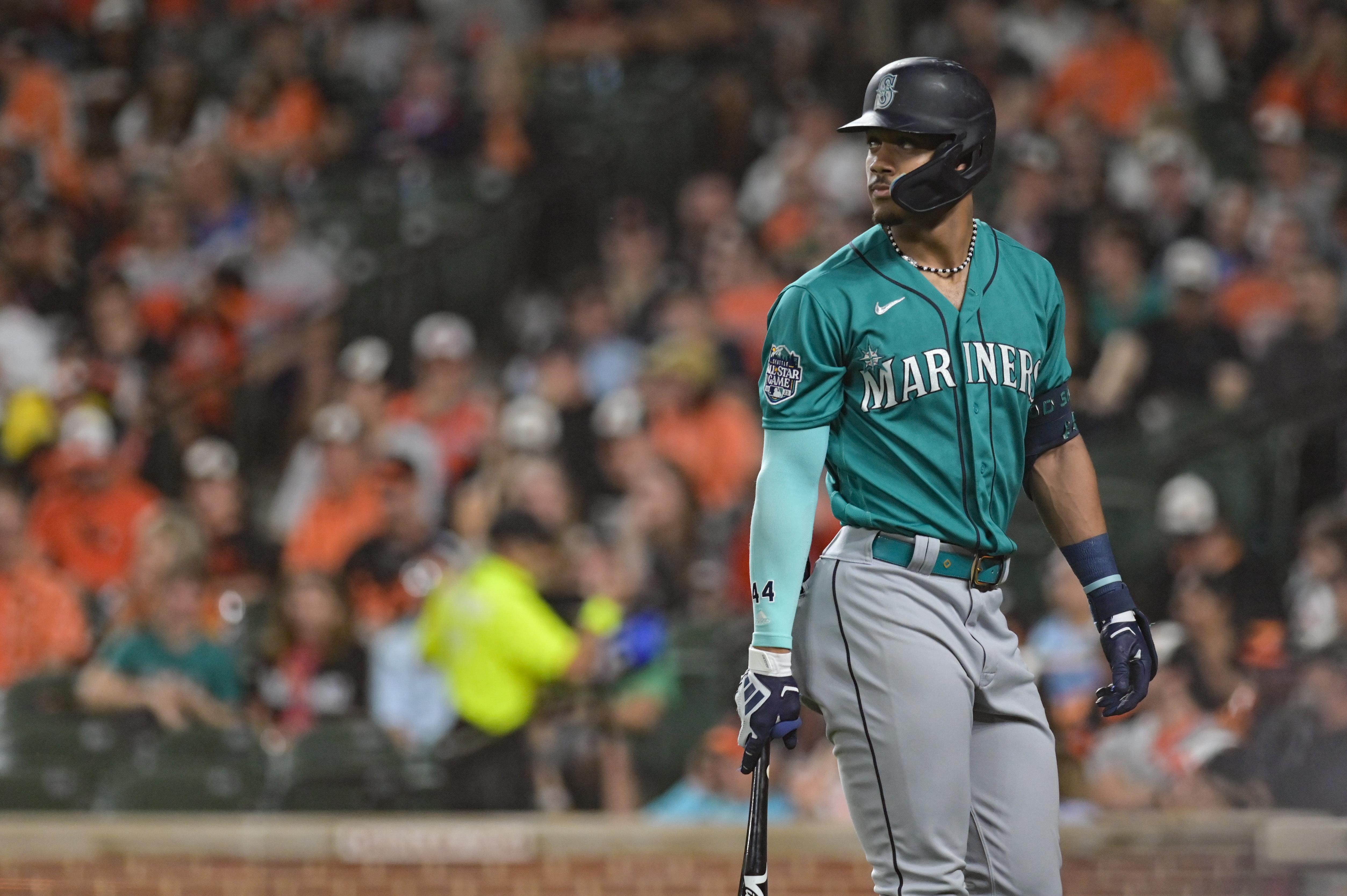 Mariners get pitching, hitting in 13-1 drubbing of Orioles