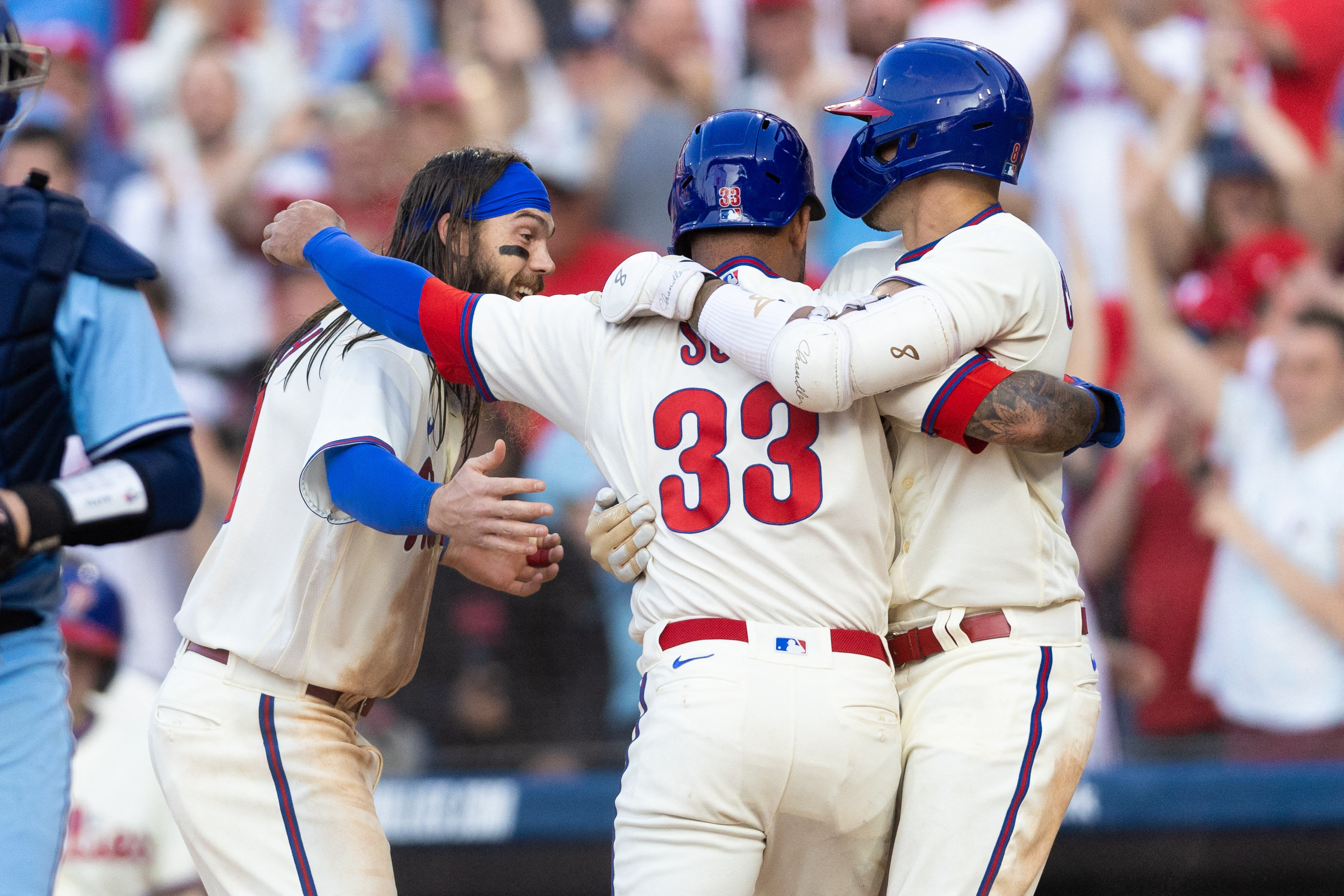 The Phillies walk off the Blue Jays in 10 innings after Bo Bichette sends a  nuke past Vlad Guerrero allowing Edmundo Sosa to score : r/baseball