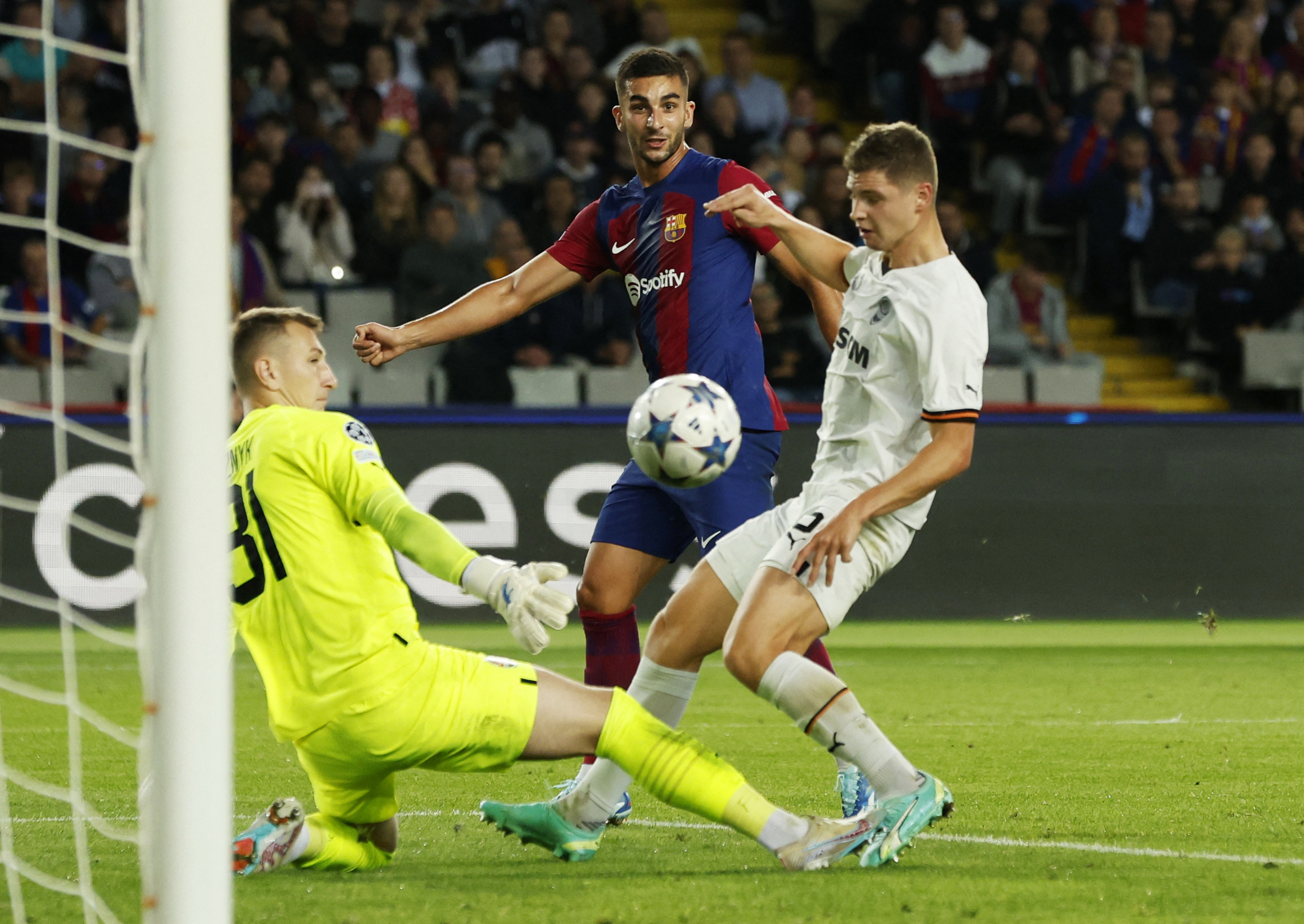 Barcelona beats Shakhtar 2-1 for third straight win in group stage