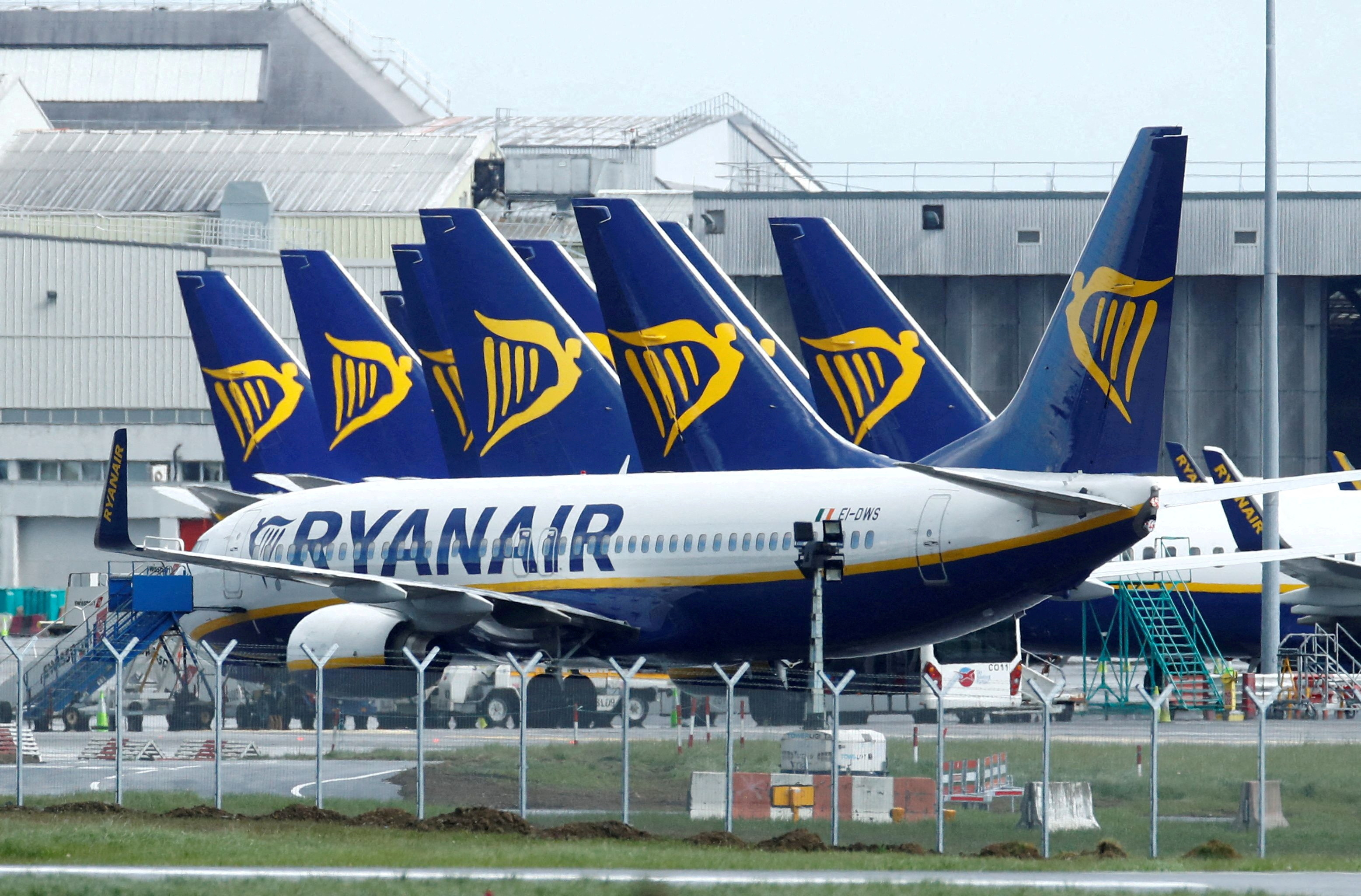 Des avions de Ryanair sont vus à l'aéroport de Dublin