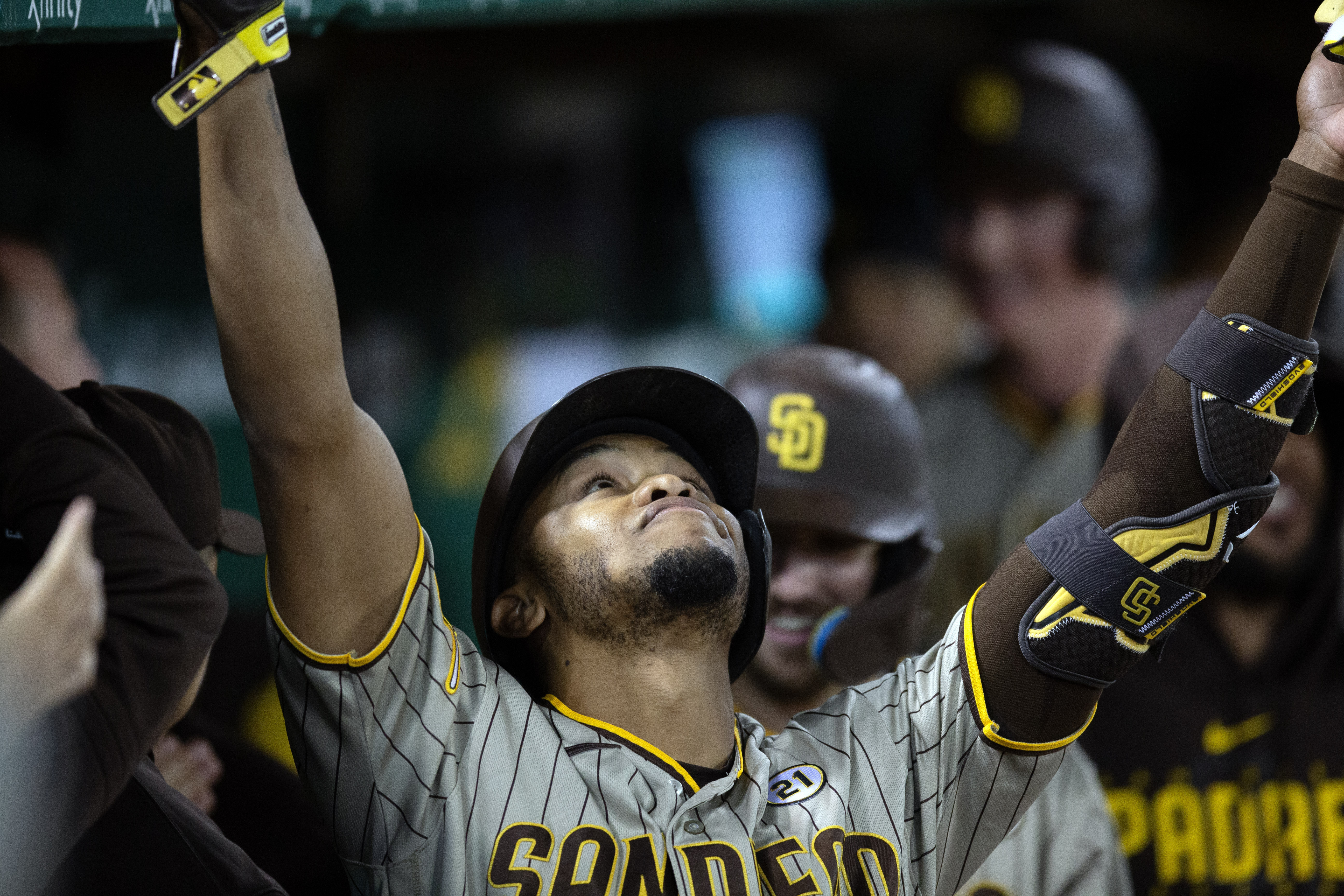 Padres pound A's in Bob Melvin's return to Oakland