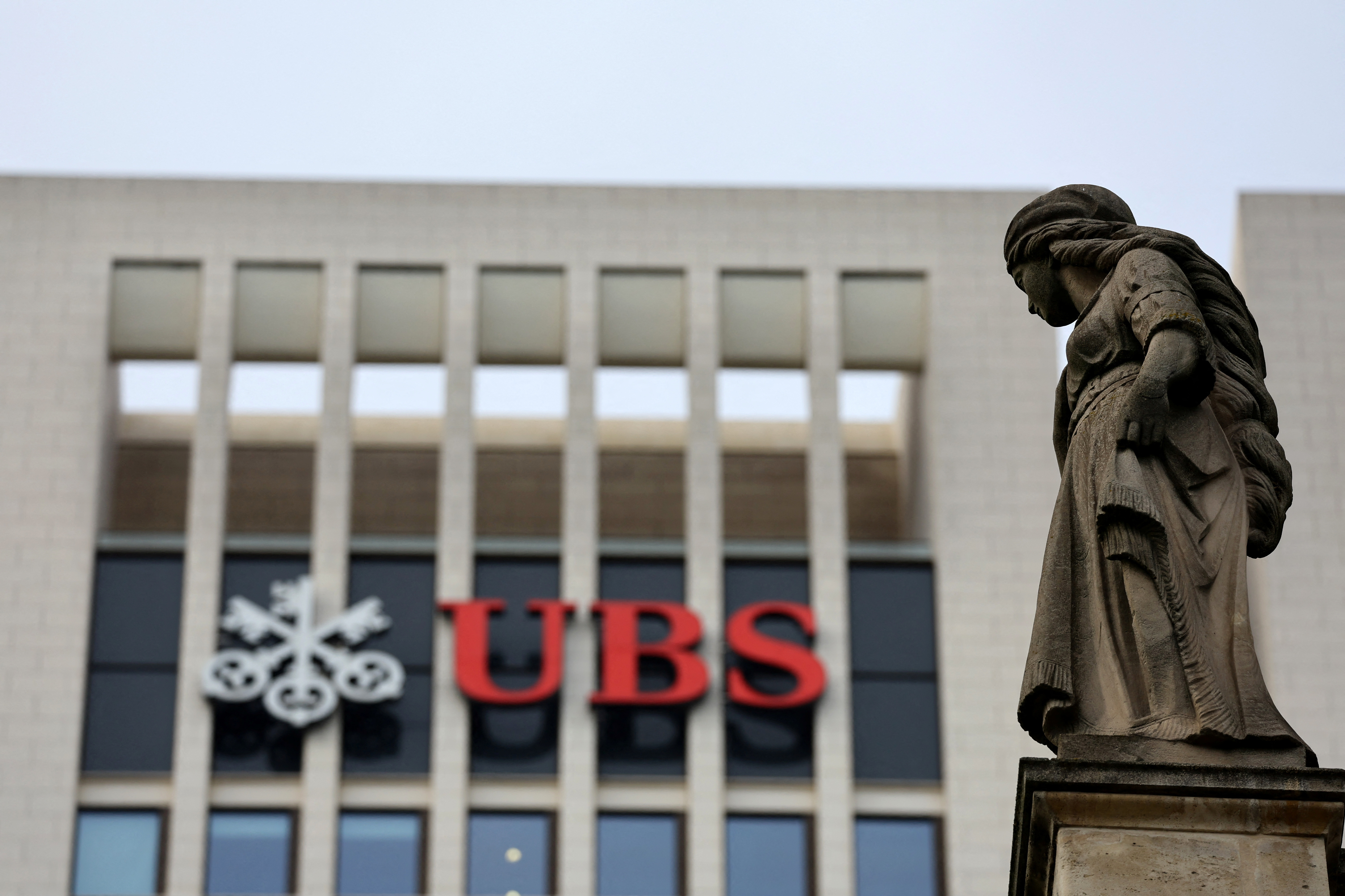 German officials search UBS bank in Russian oligarch probe