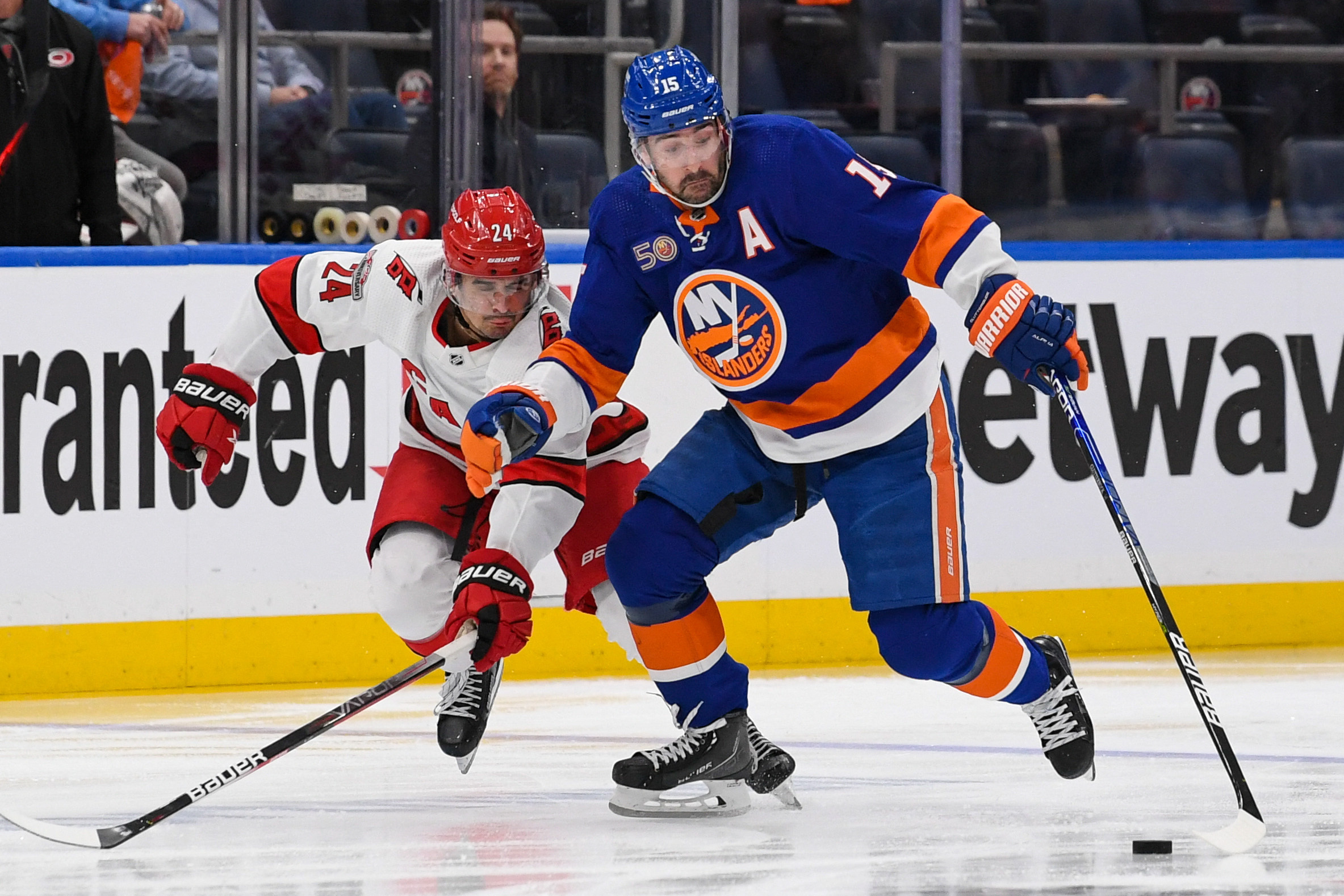 Islanders' late goal flurry secures Game 3 win over Hurricanes | Reuters