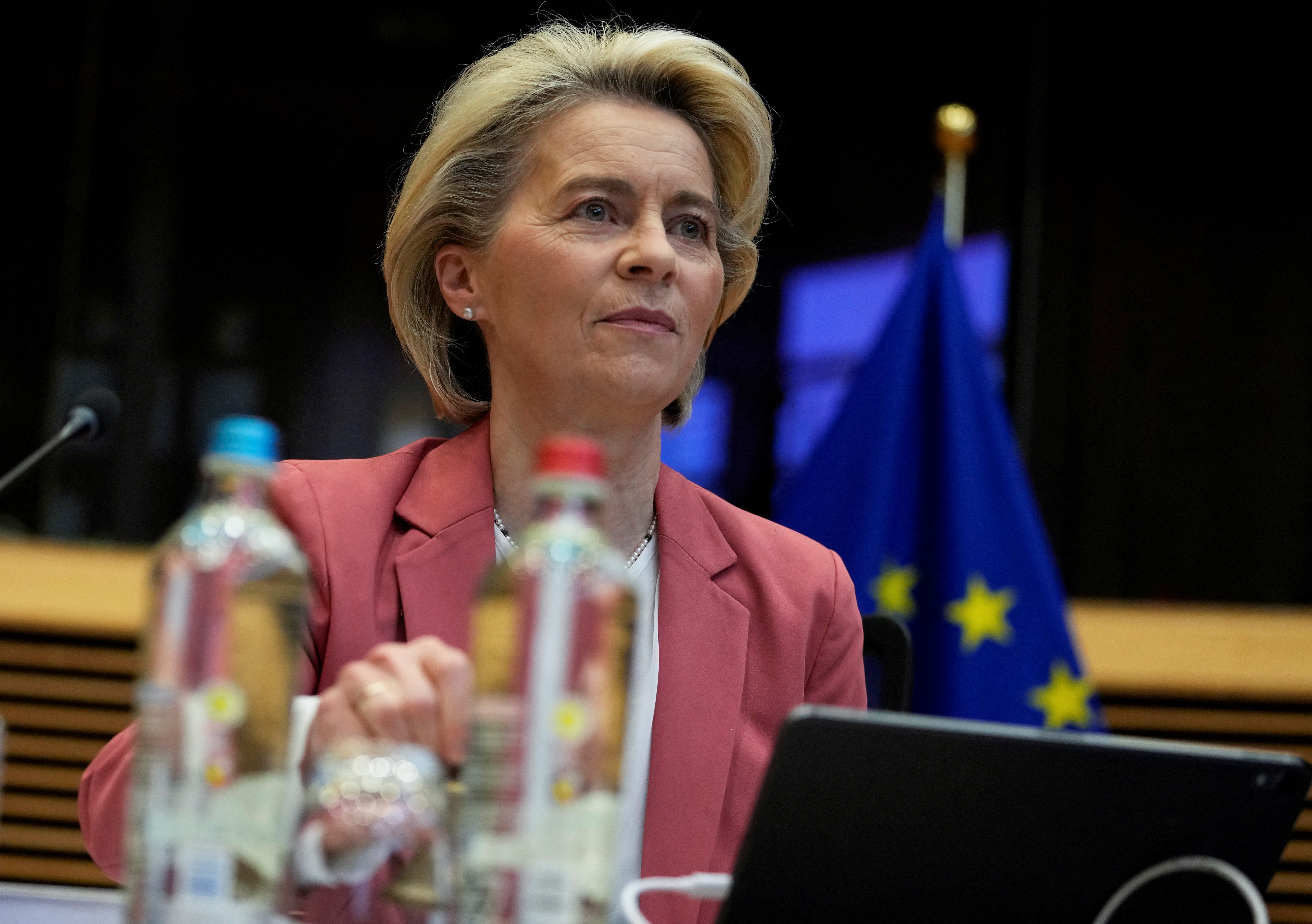 Von der leyen. Урсула фон дер Ляйен смеется. Урсула фон дер Ляйен злая. Урсула фон дер Ляйен плачет. Президент Норвегии 2021.