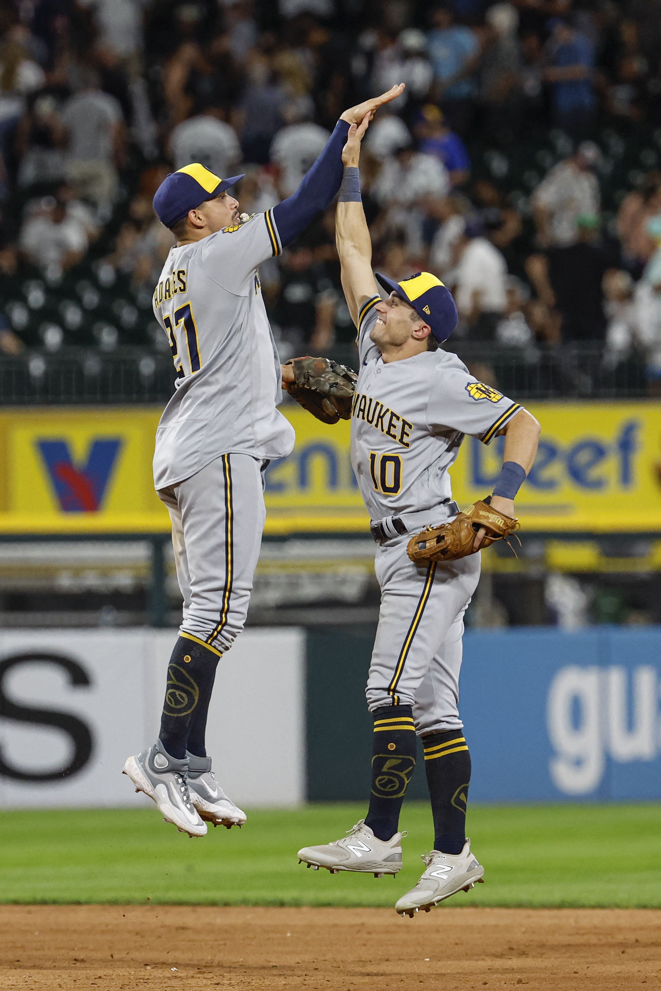 MLB roundup: Tyrone Taylor powers Brewers past White Sox