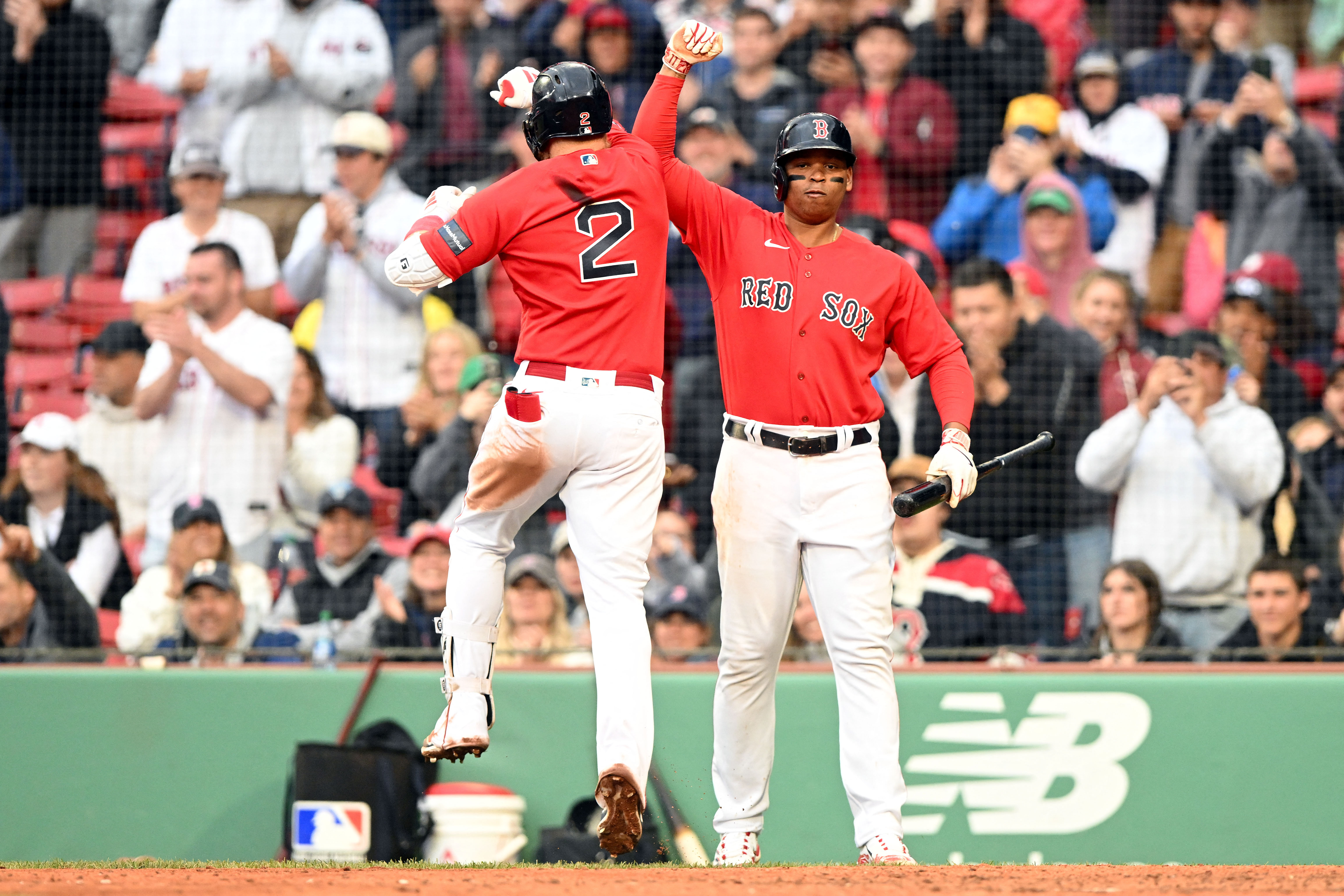 The new Mass Mutual sign shows the ball and strike count! : r/redsox