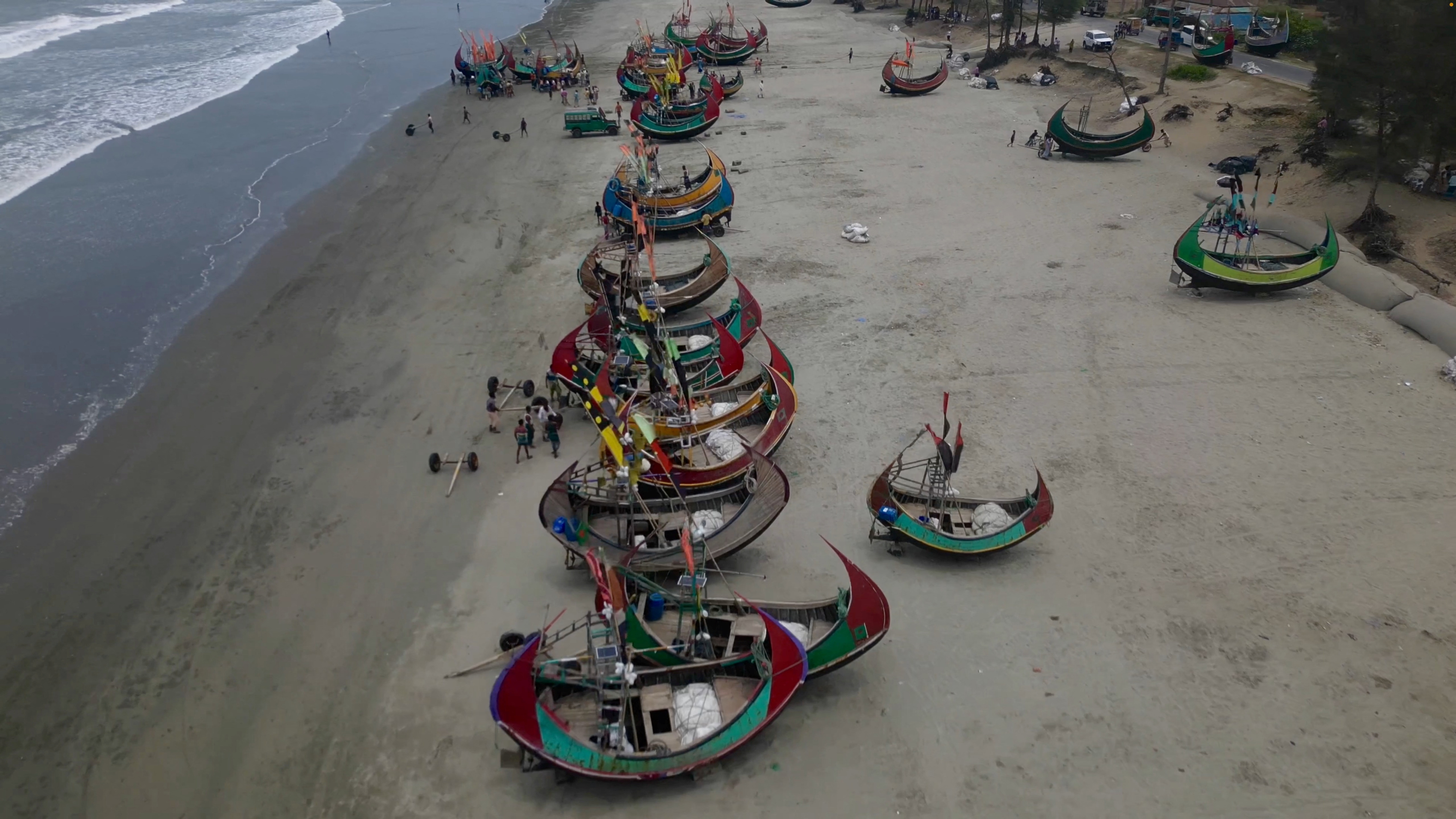 Ο κυκλώνας Μόκα σάρωσε το λιμάνι της Μιανμάρ, παρακάμπτοντας μεγάλους προσφυγικούς καταυλισμούς