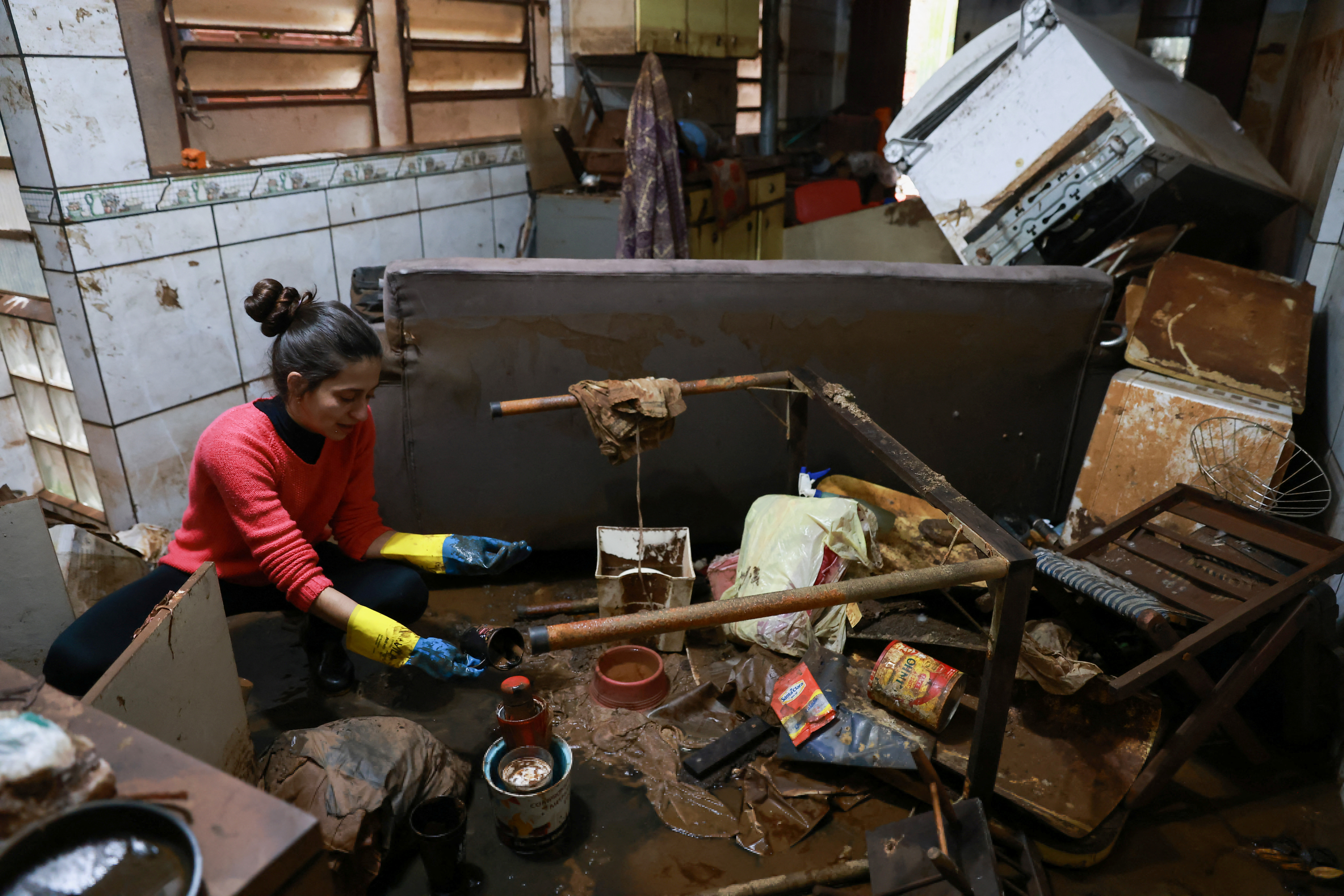 Cleaning houses affected by floods in Porto Alegre