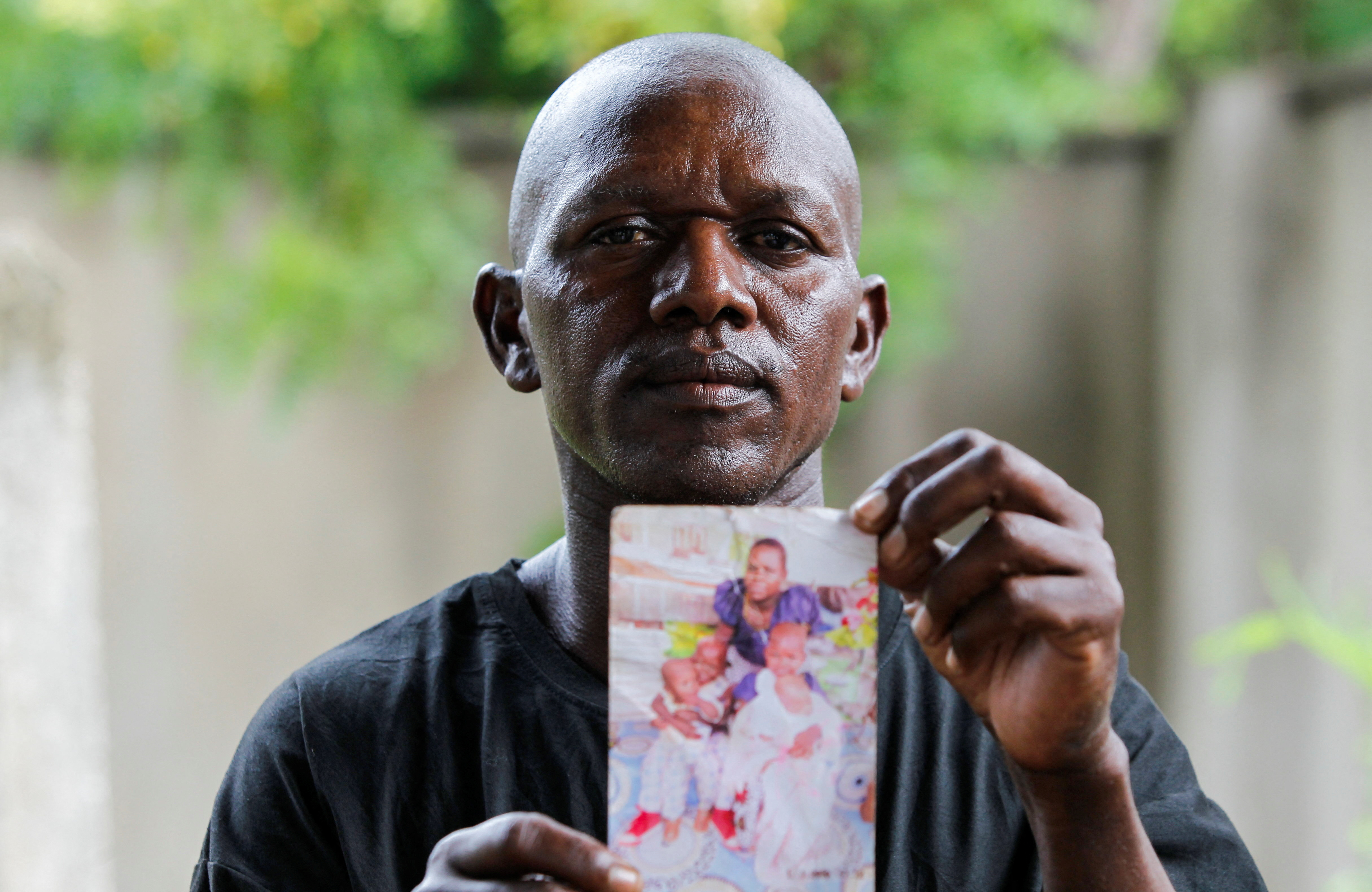 Kenyans seek relatives among starvation cult victims in Kilifi