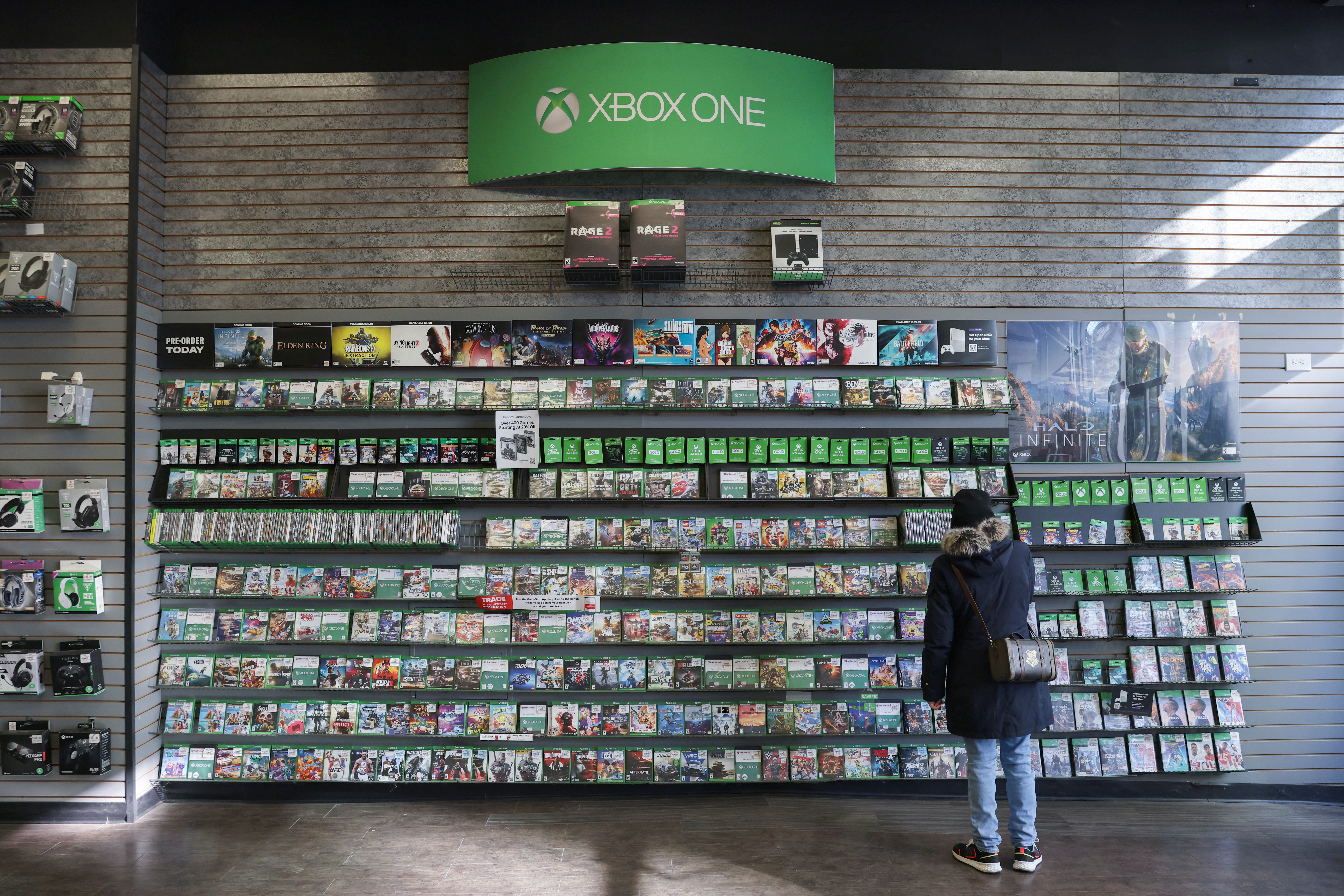 Microsoft stops making Xbox One consoles | Reuters