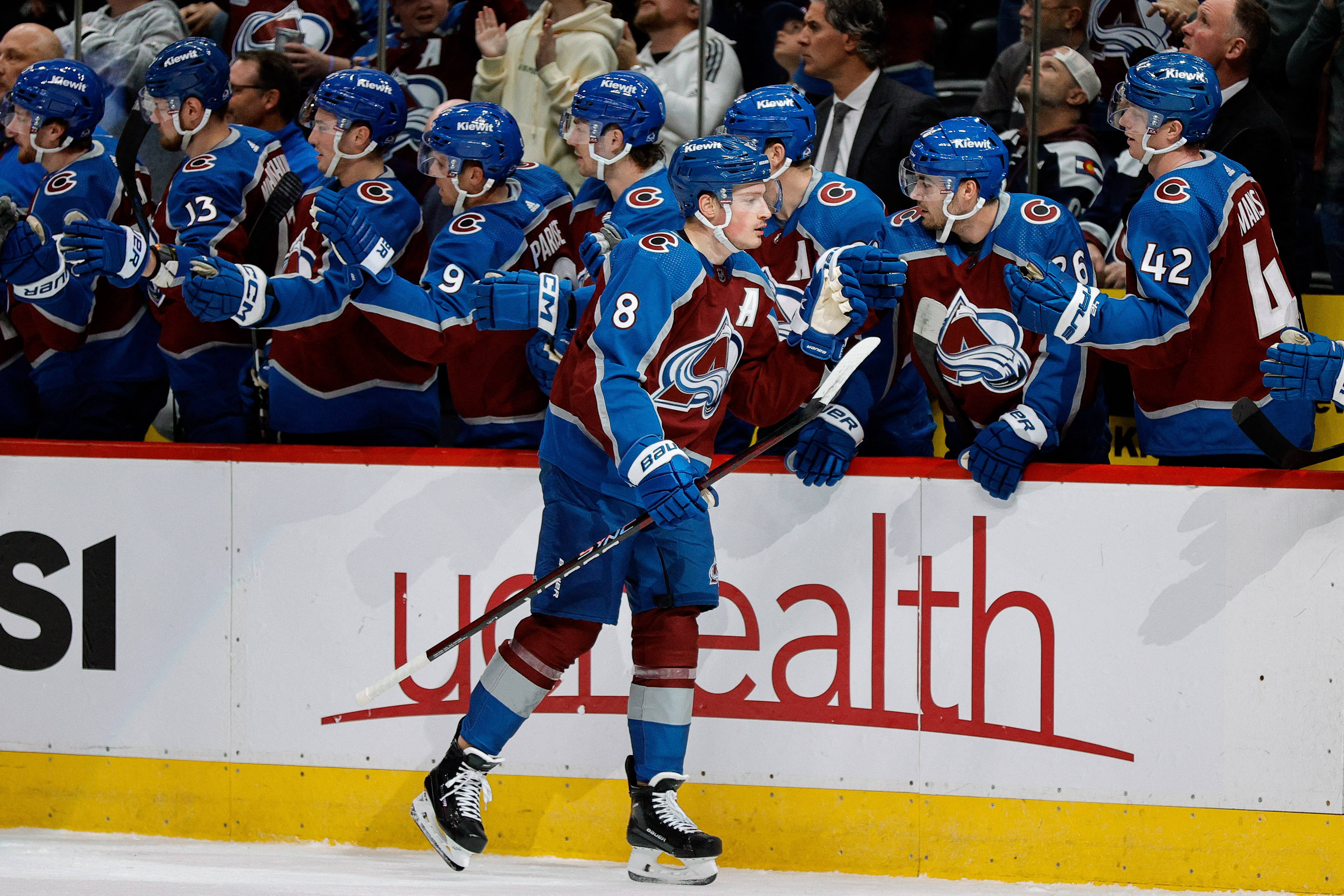 Avalanche demolish Blue Jackets for 8th straight win