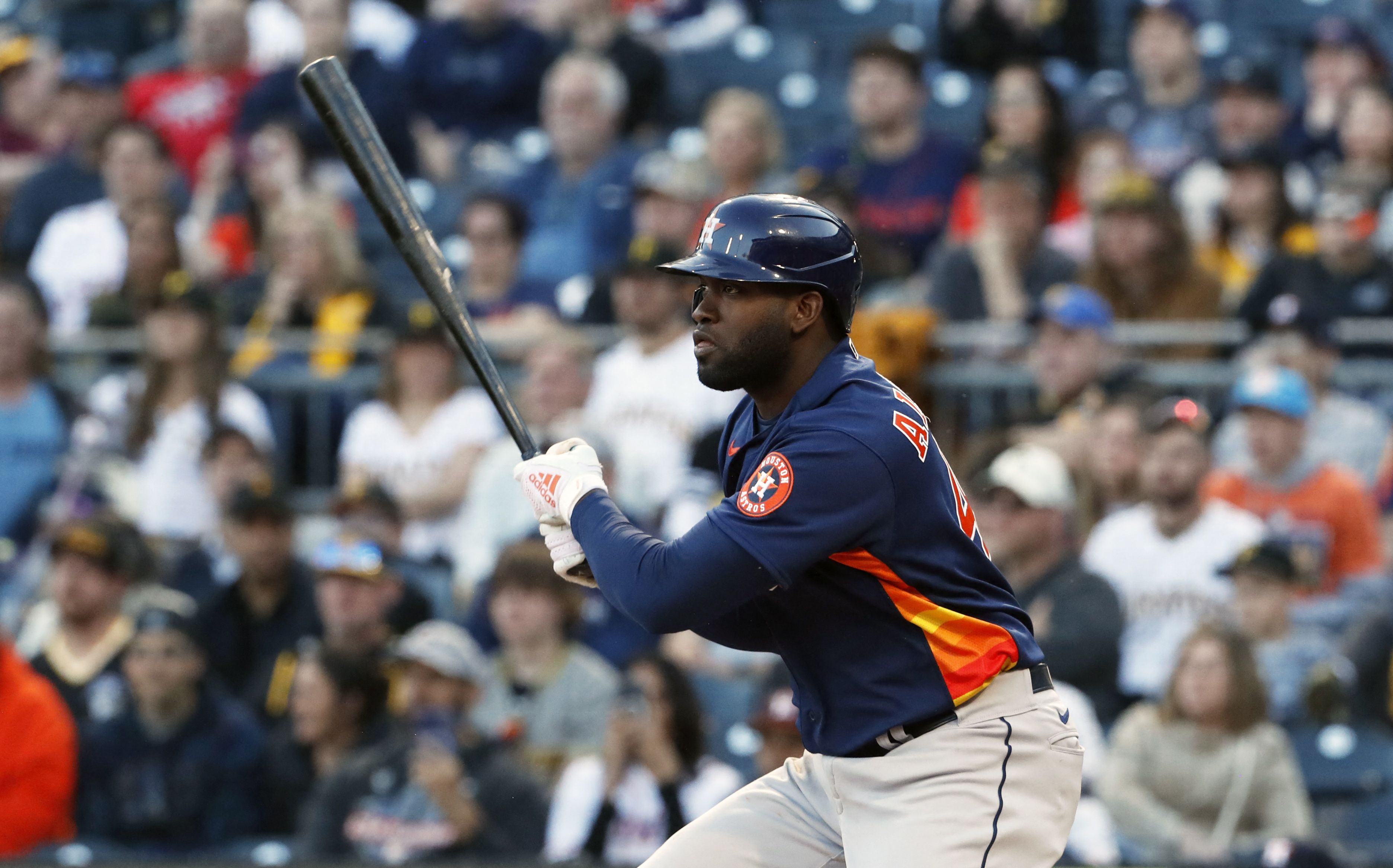 Astros pound out 13 hits, hammer Pirates 8-2