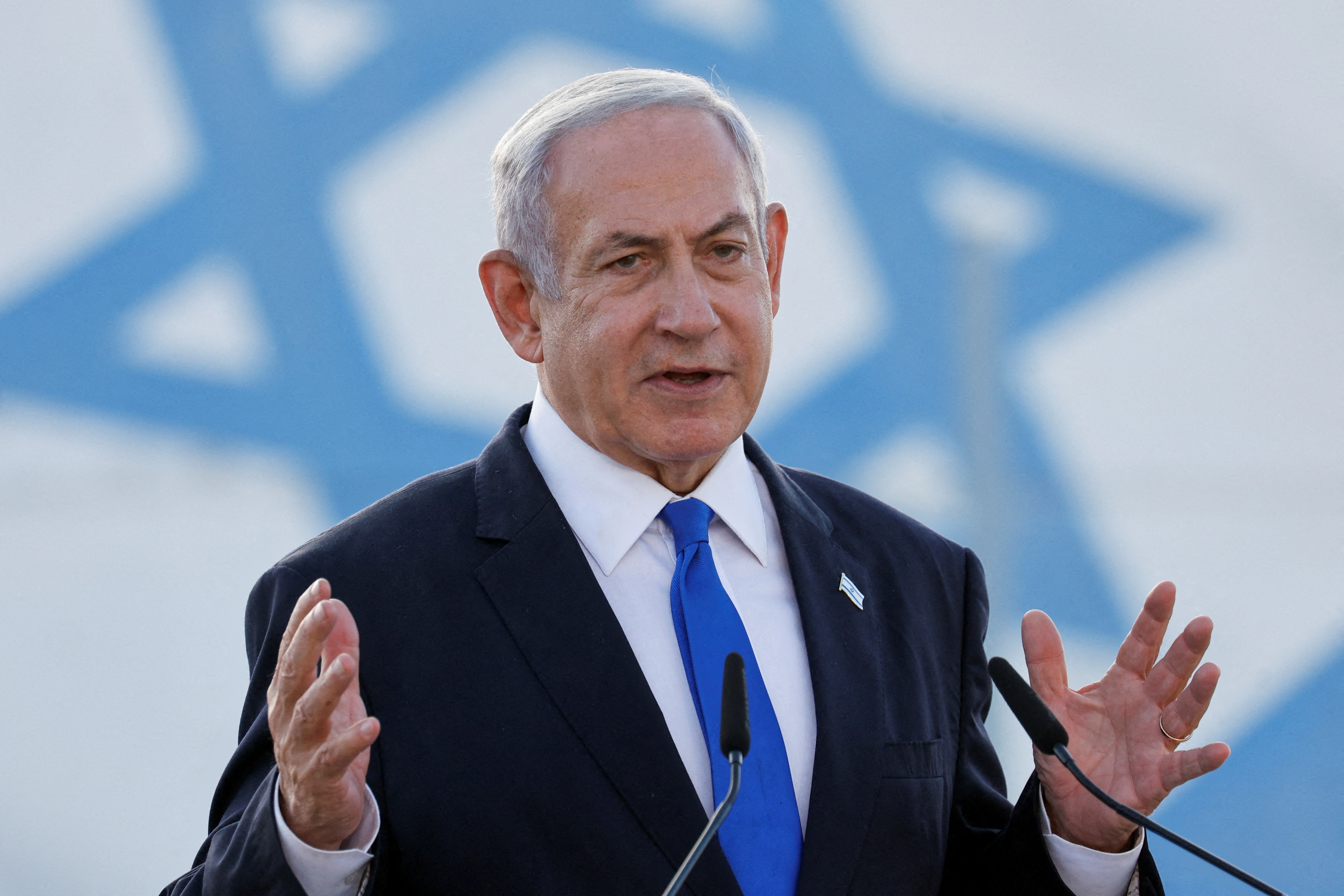 इजरायल के प्रधान मंत्री नेतन्याहू ने रिशोन लेज़ियन के पास पामाचिम वायु सेना बेस का दौरा किया।