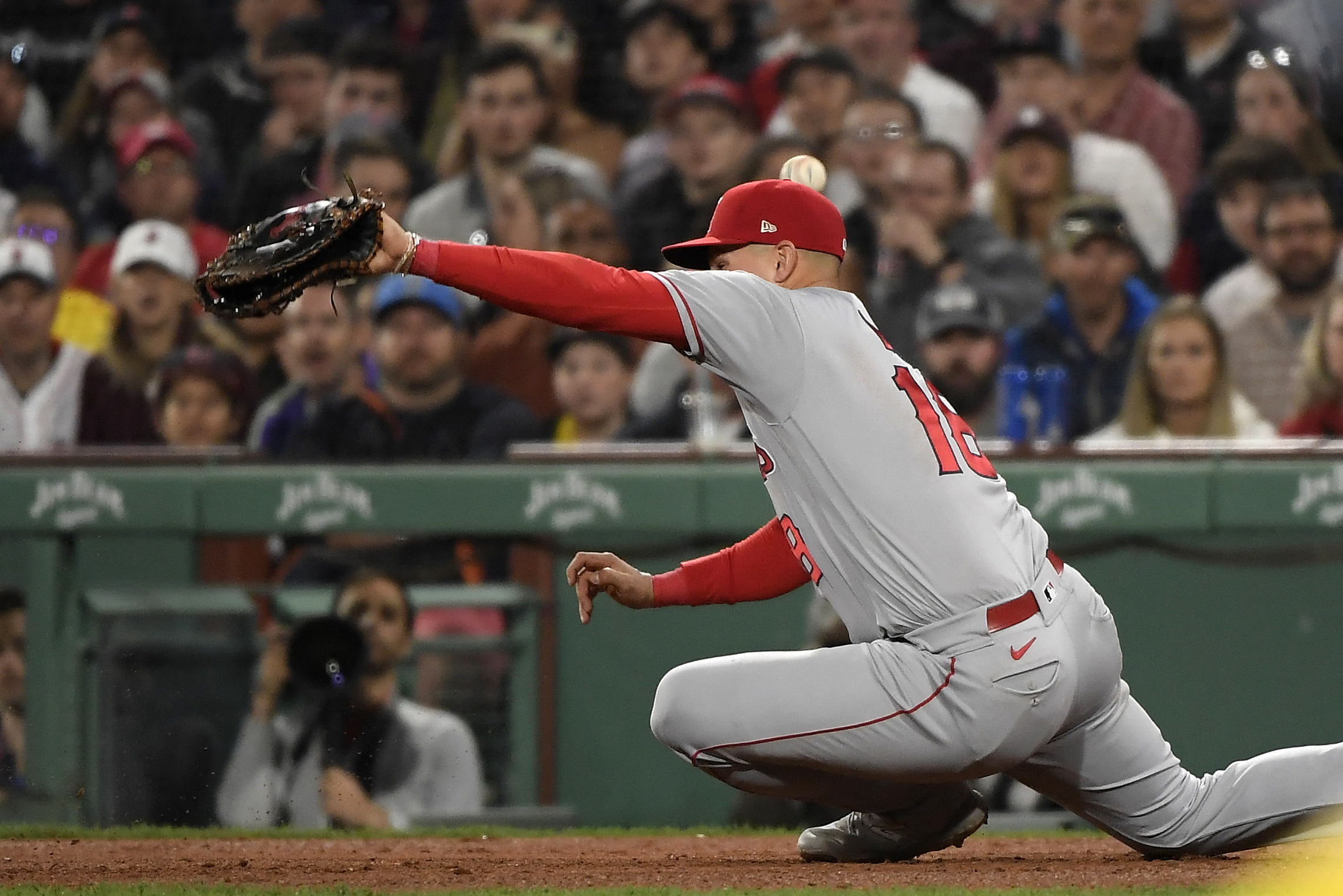 Angels' errors pave way for Red Sox win