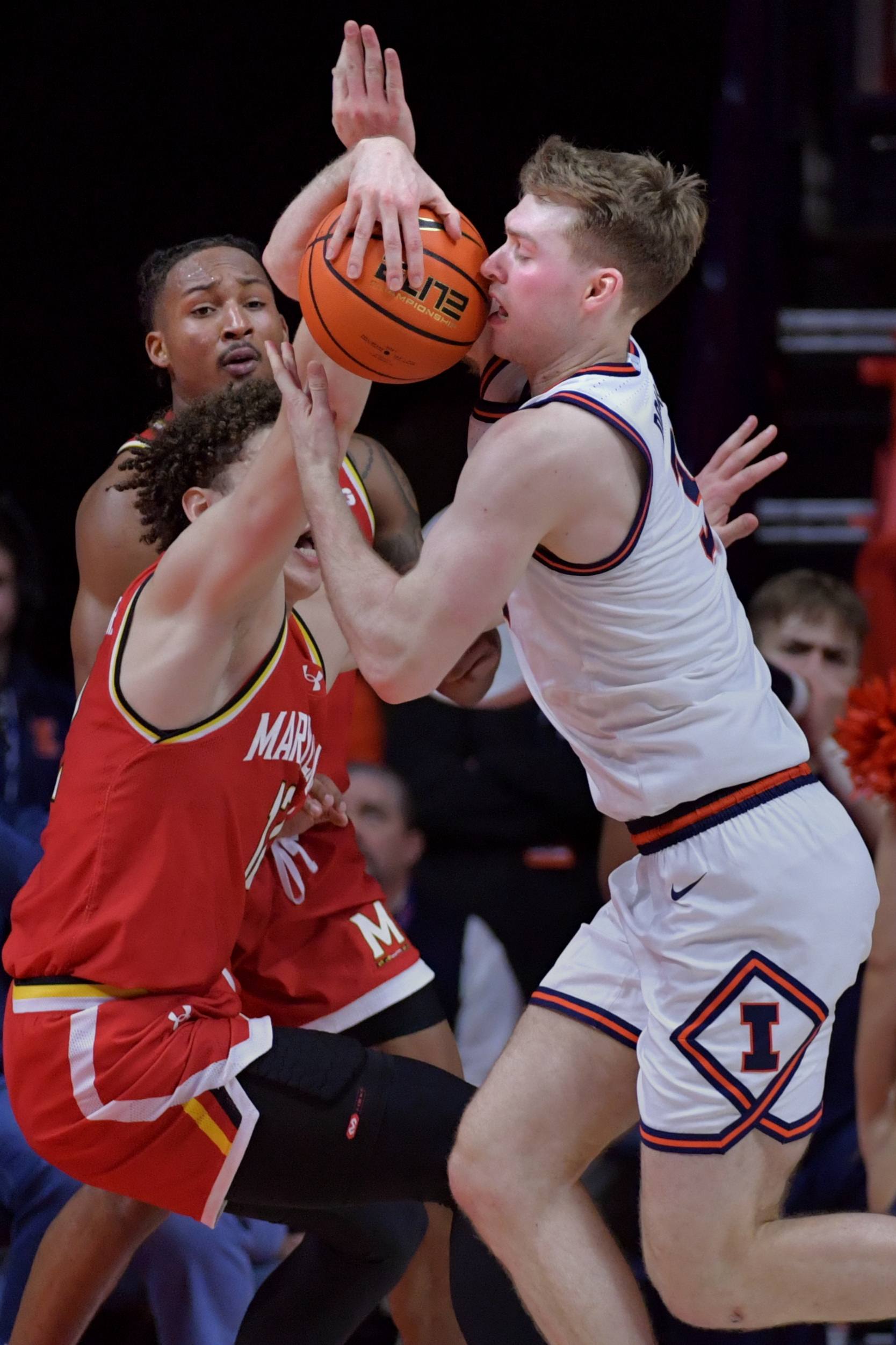 Maryland dominates inside to upset No. 10 Illinois | Reuters