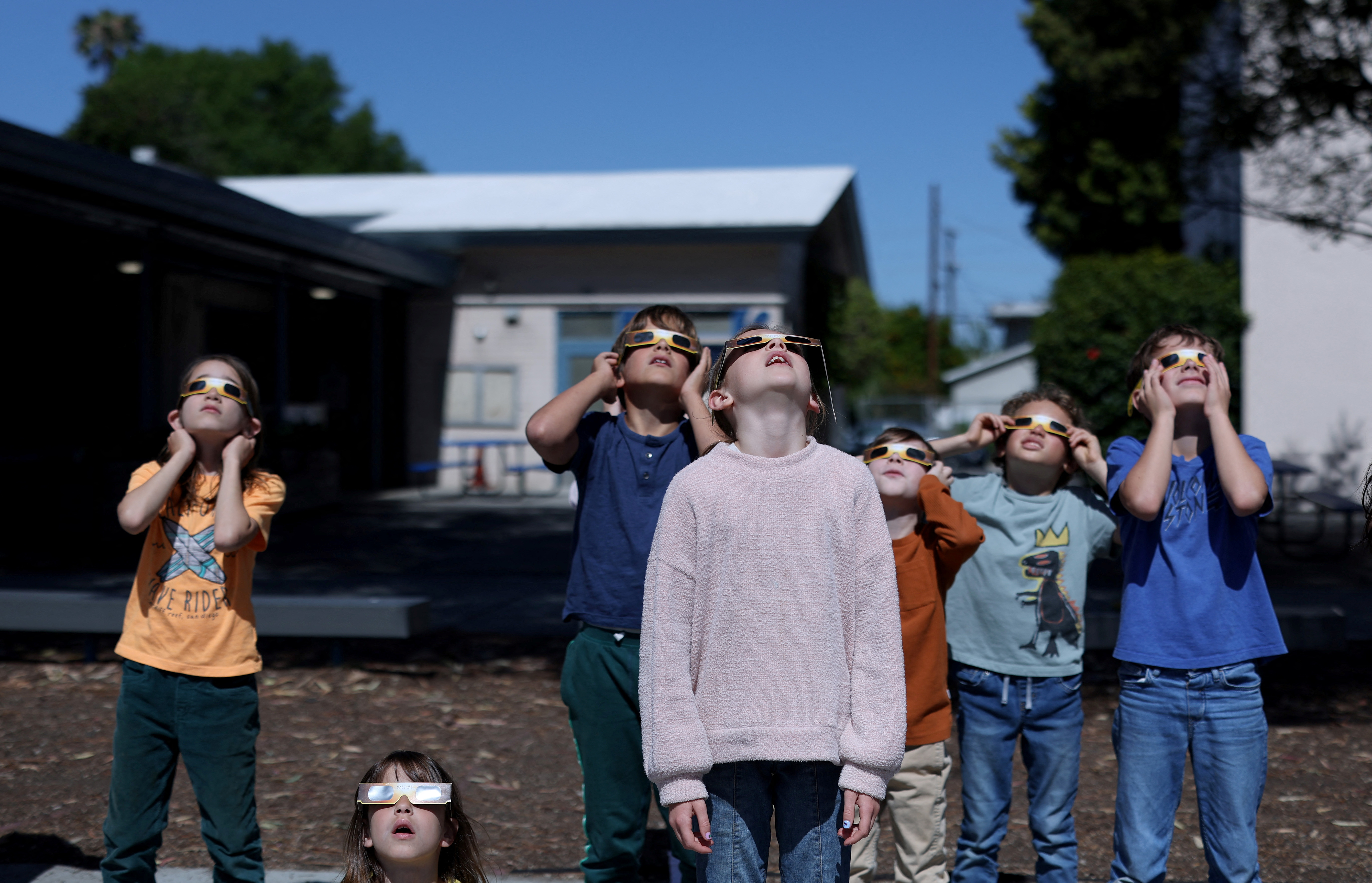 Graduation Scene Eclipse 2024 eclipse: Scenes from across North America - April 9, 2024 | ロイター