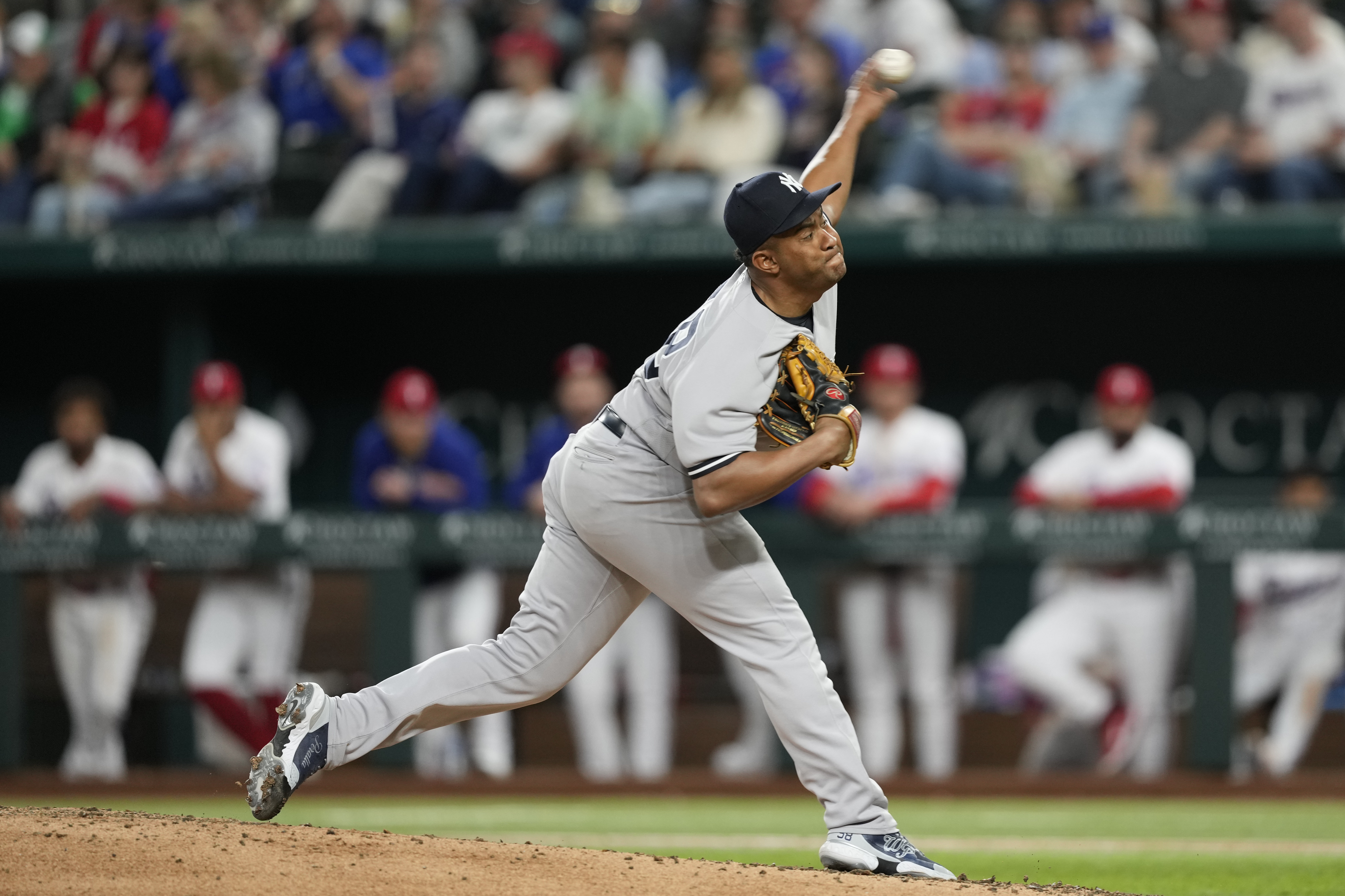 Rangers' Nathan Eovaldi dominates Yankees