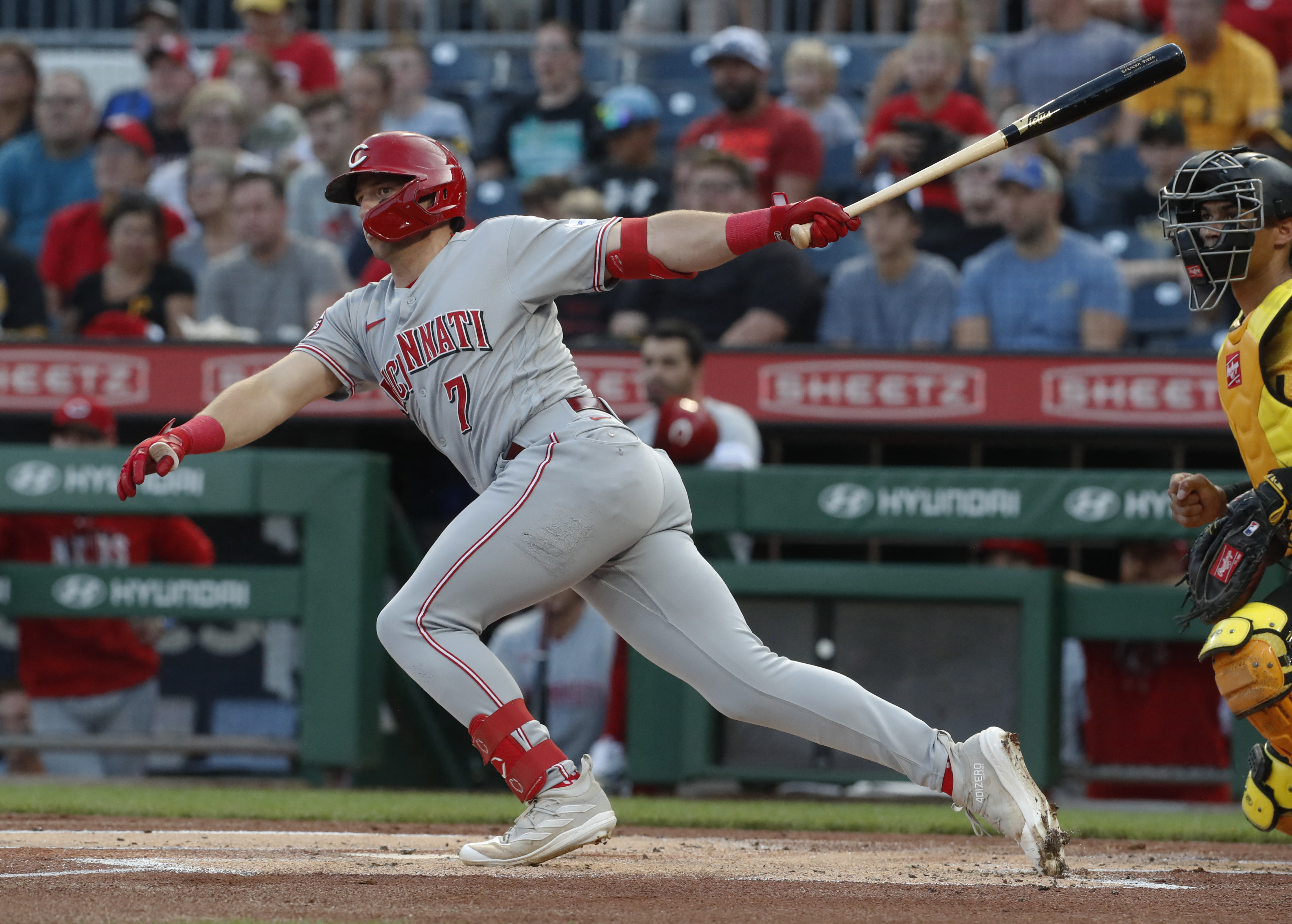 Cincinnati Reds shuffle top of order, rout Pittsburgh Pirates 9-2