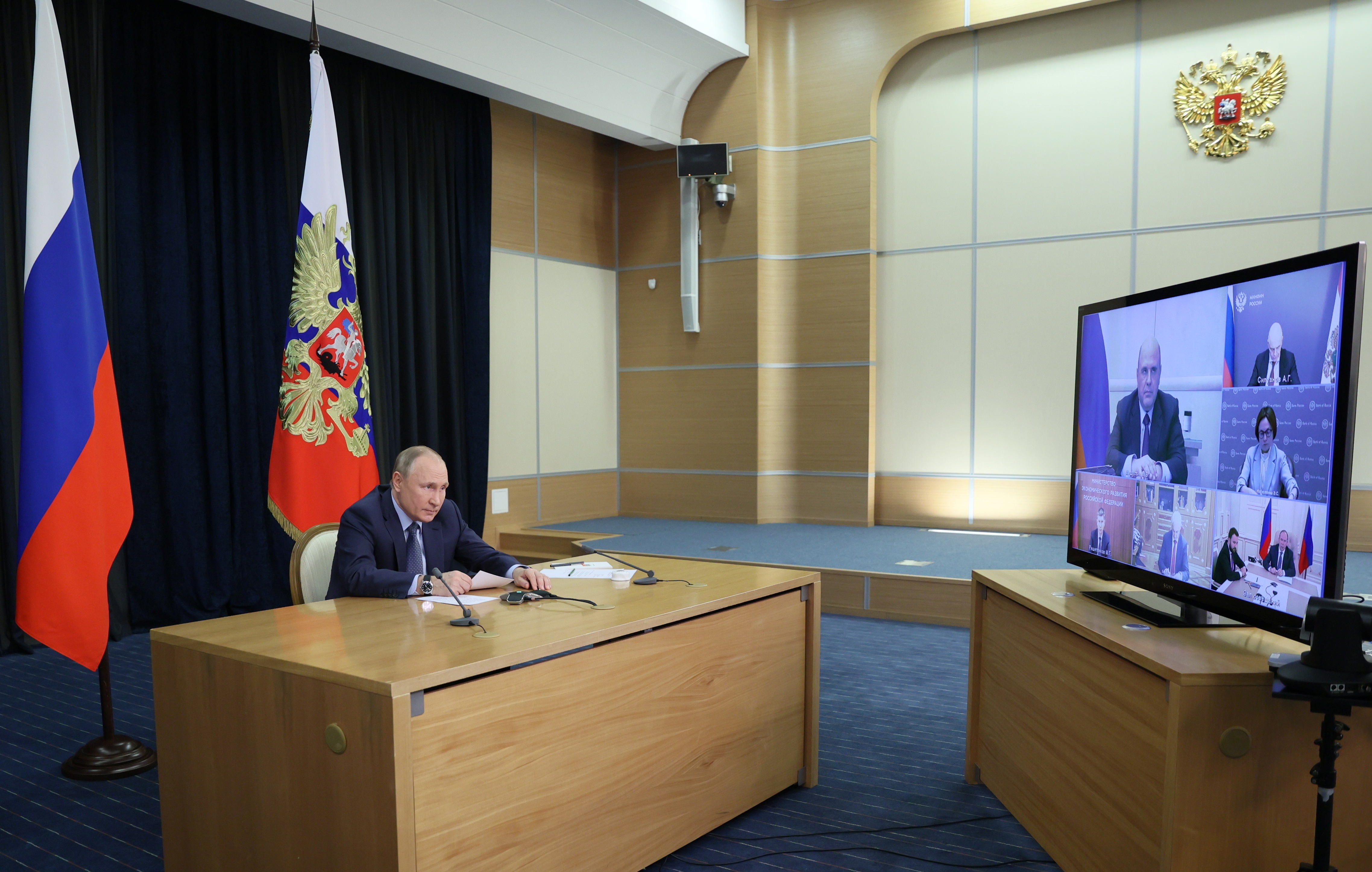 Russian President Vladimir Putin chairs a meeting on economic issues via a video link in Sochi, Russia December 7, 2021. Sputnik/Mikhail Metzel/Pool via REUTERS