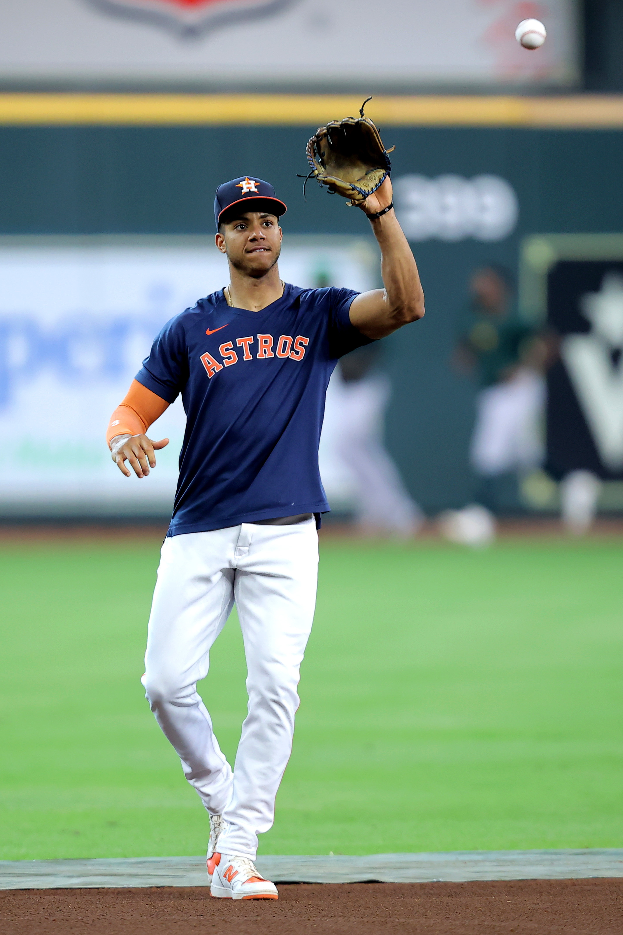 Astros batter A's 9-2 to complete four-game sweep
