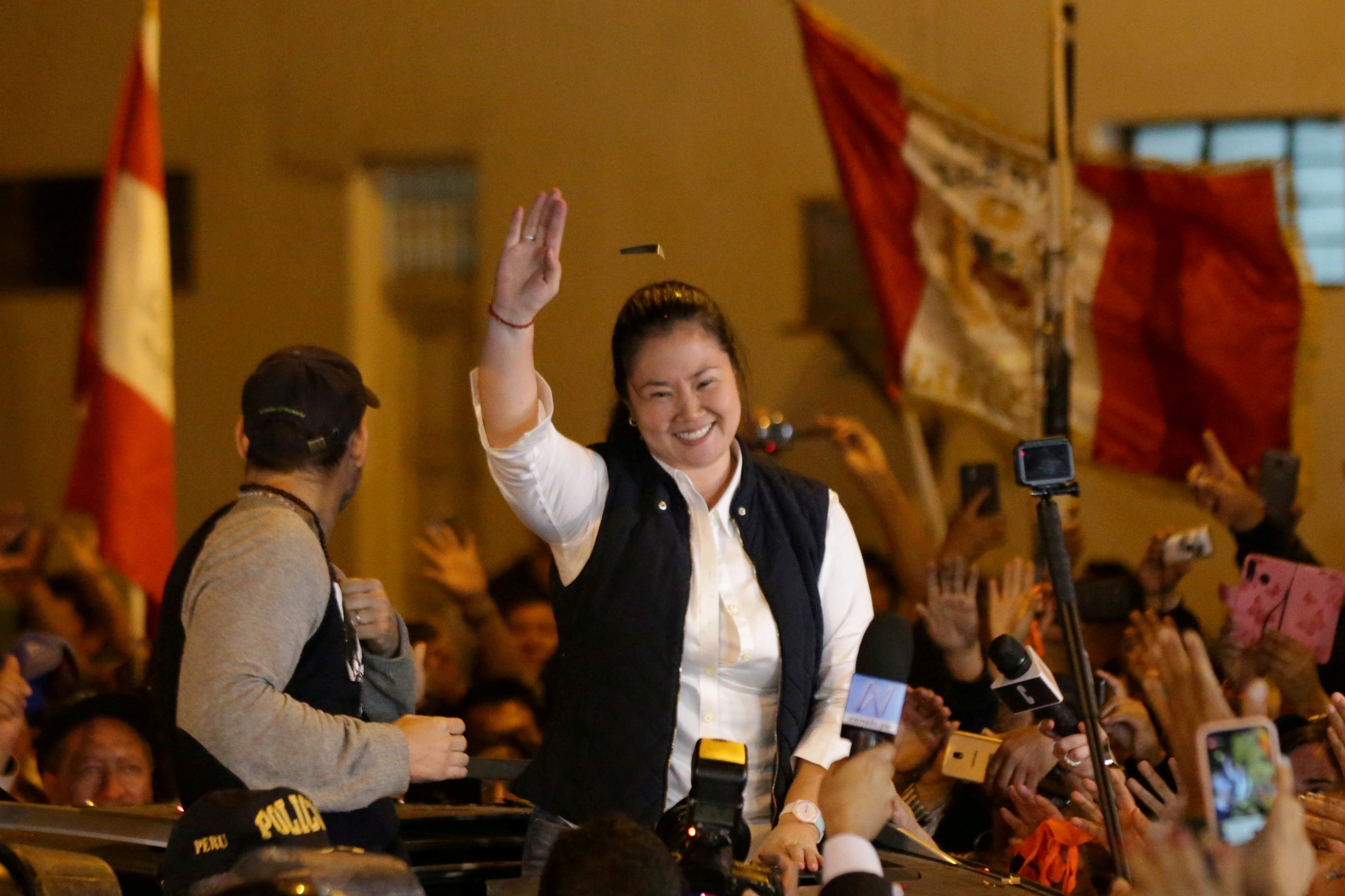 Peru S Keiko Fujimori Says Would Pardon Father If Elected President Reuters