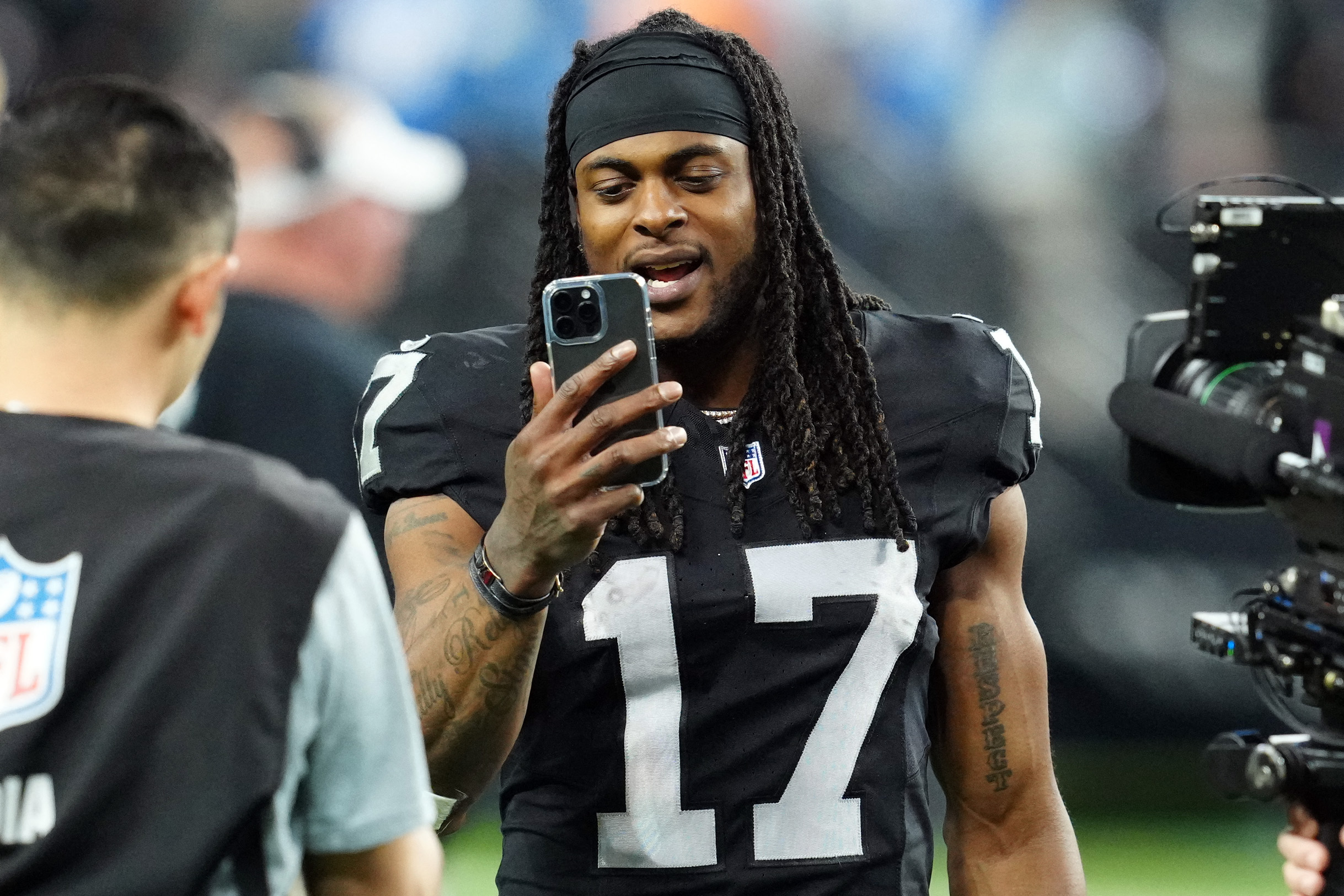 Raiders star WR Davante Adams (hamstring) limited at