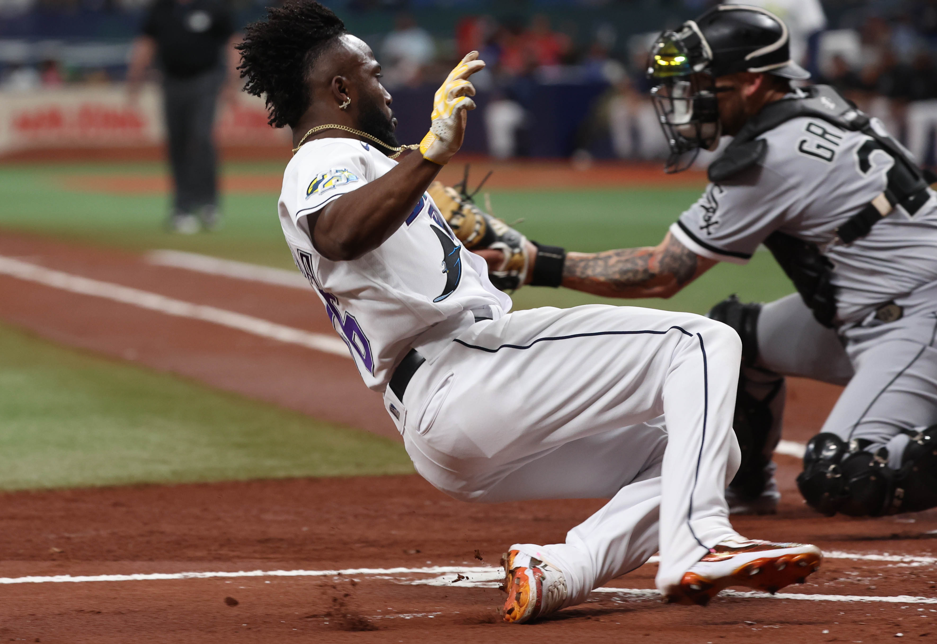 JOSH LOWE WALKS IT OFF! 