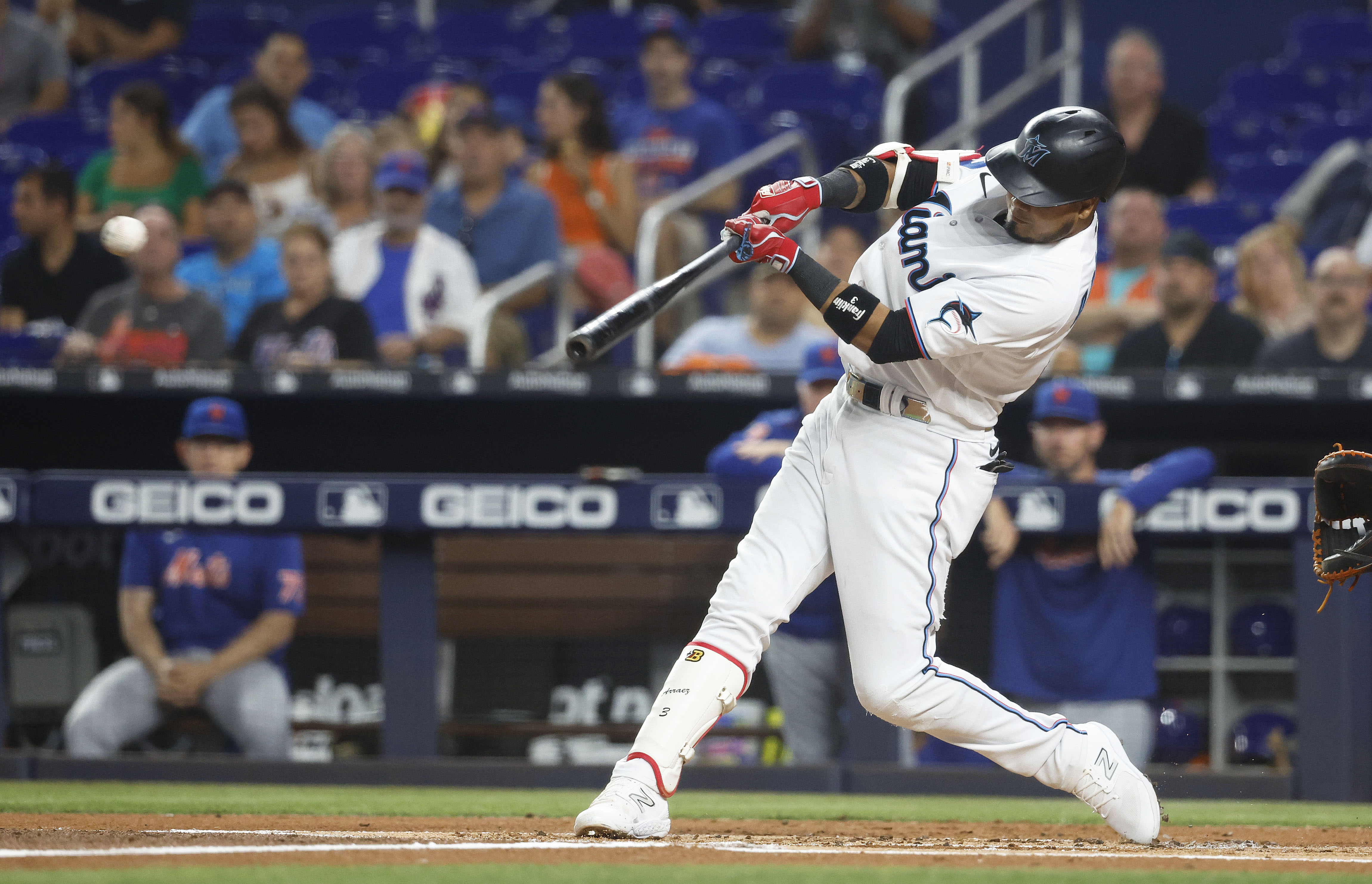 Jeff McNeil's homer in 9th backs Jose Butto's strong outing in Mets' win  over Marlins - Newsday