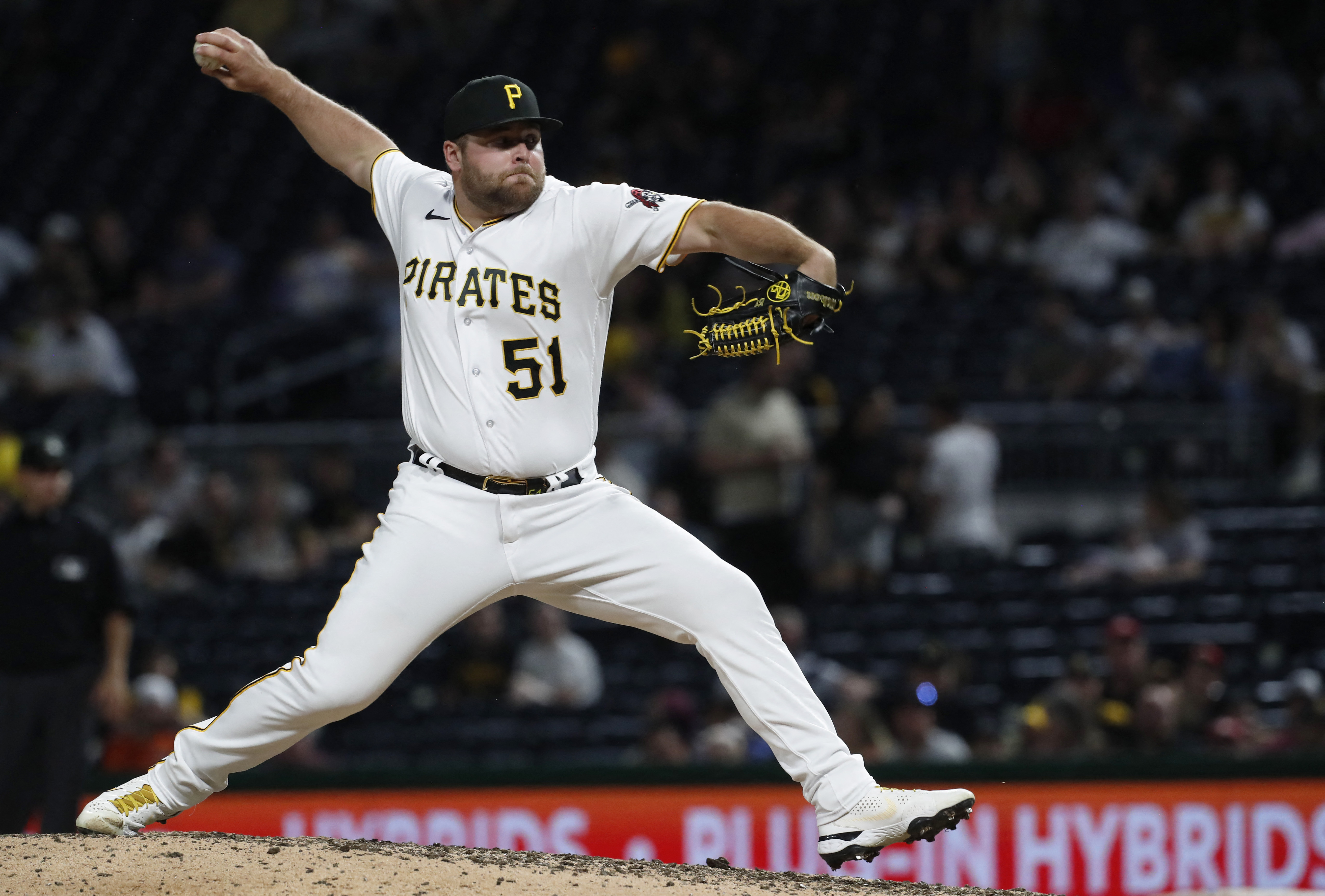 Pirates top Reds to earn fourth straight win
