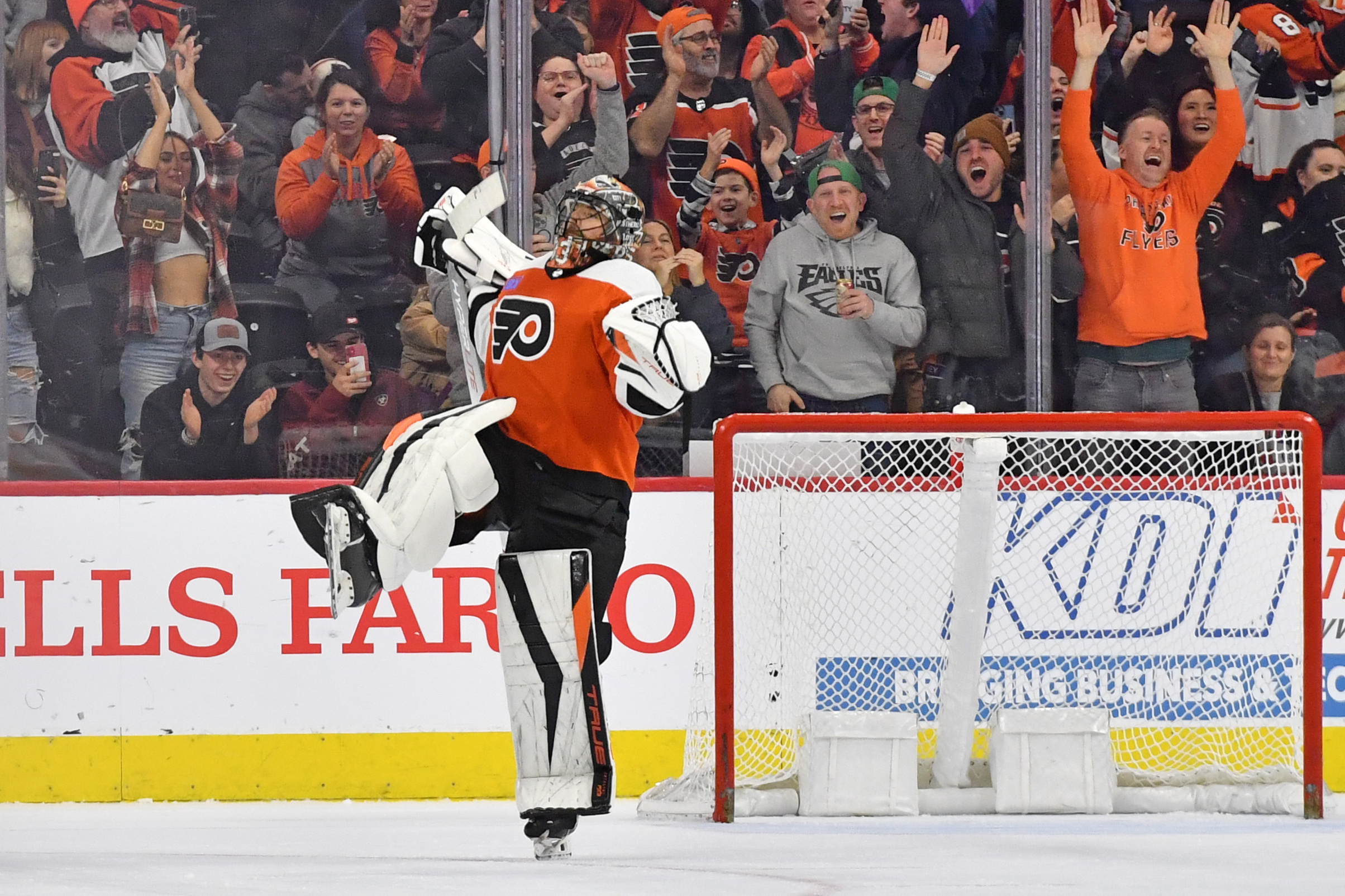 Samuel Ersson Stands Strong In Shootout As Flyers Top Habs | Reuters