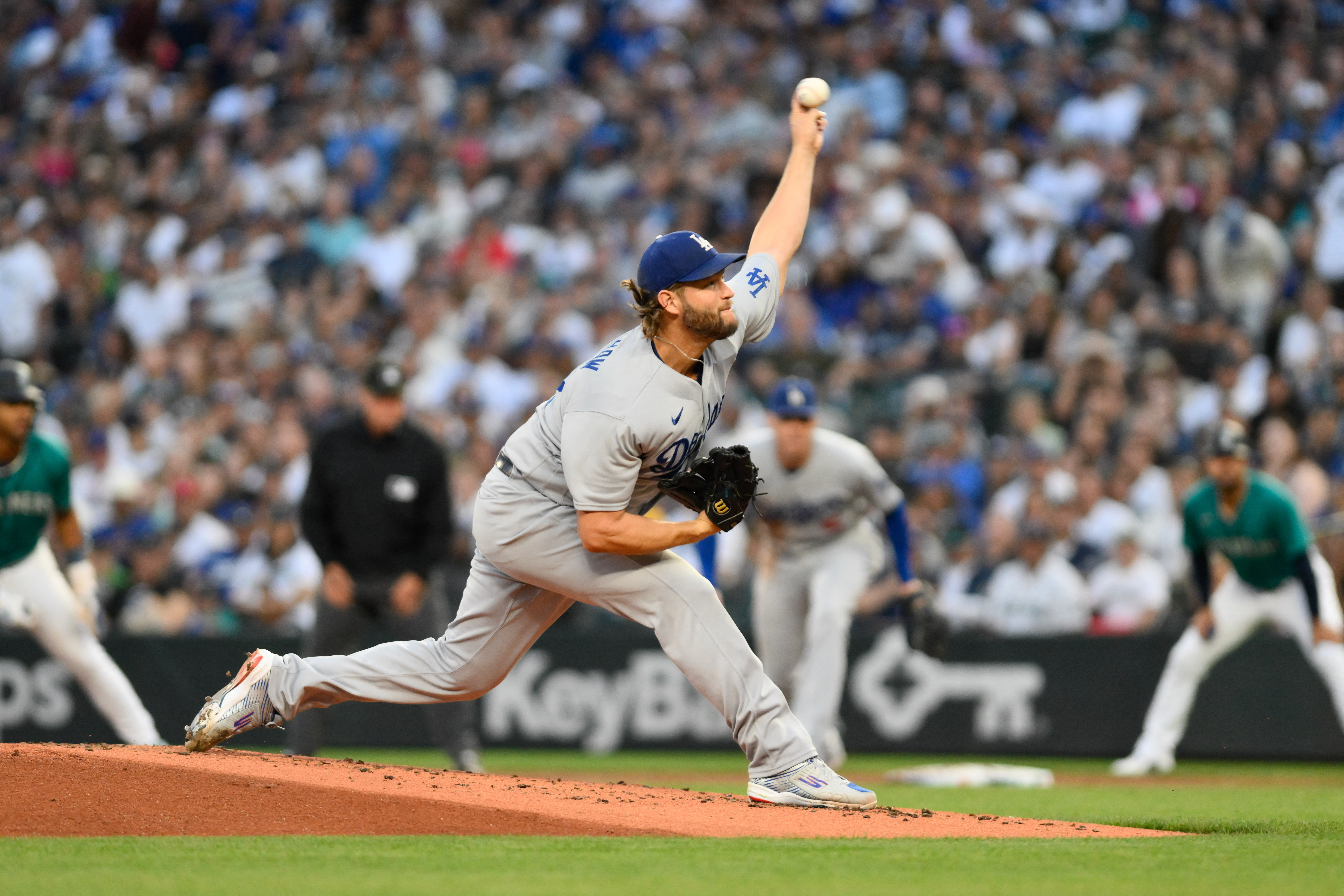 Dodgers clinch 2023 NL West title with 6-2 extra-inning win against Mariners