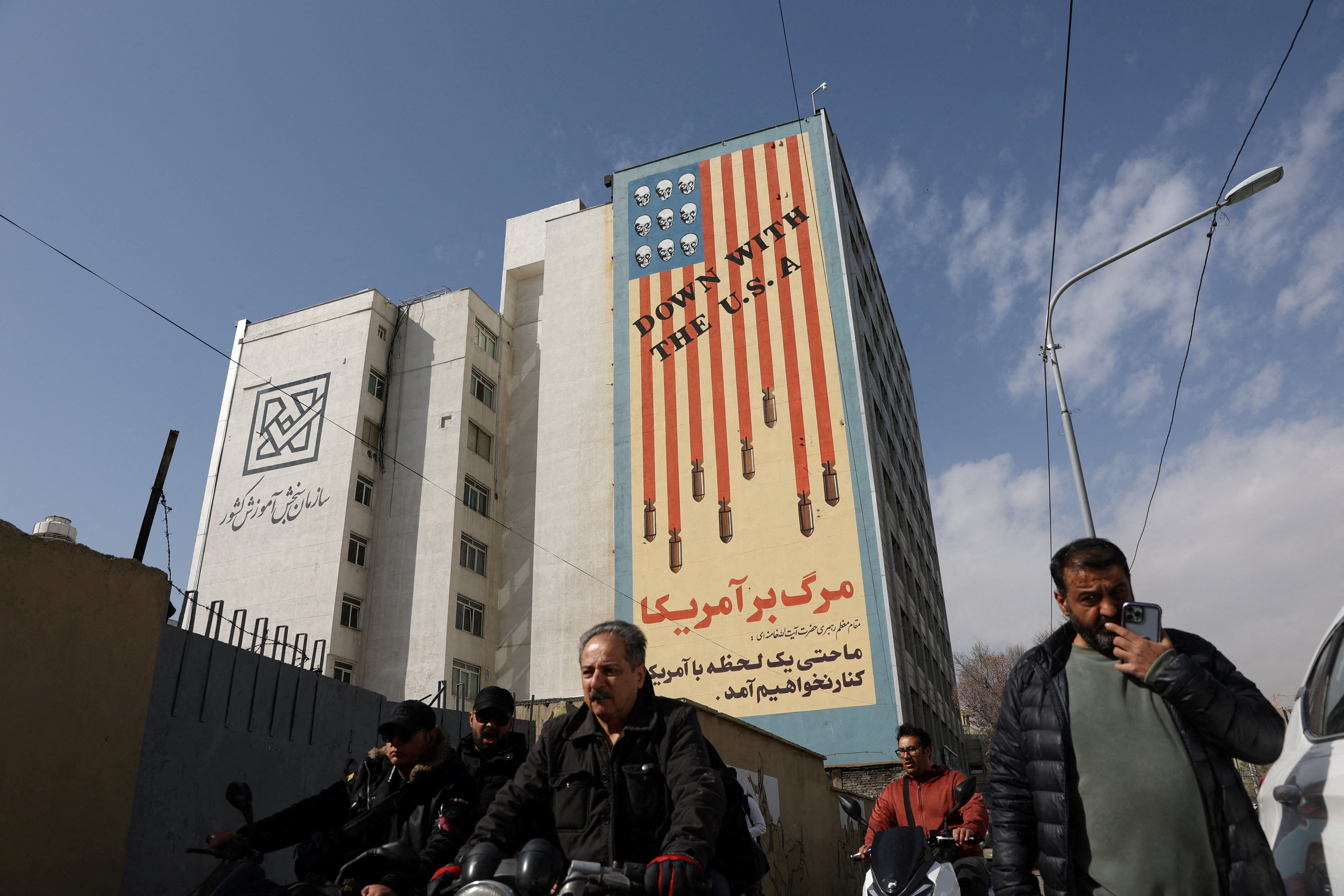 トランプ氏、感謝祭の七面鳥を恩赦 バイデン氏らに皮肉も | ロイター