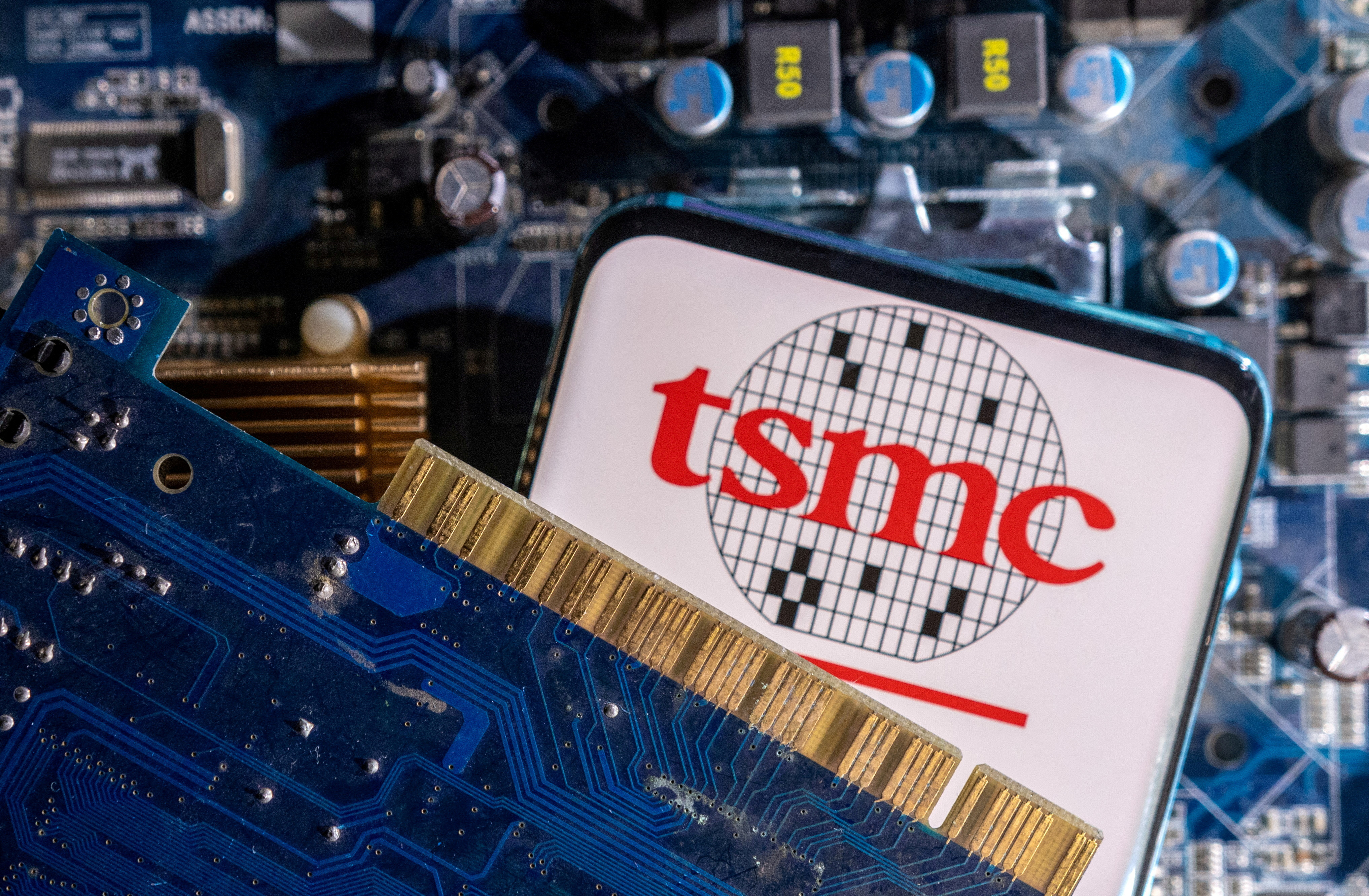 La ilustración muestra el logotipo de TSMC.