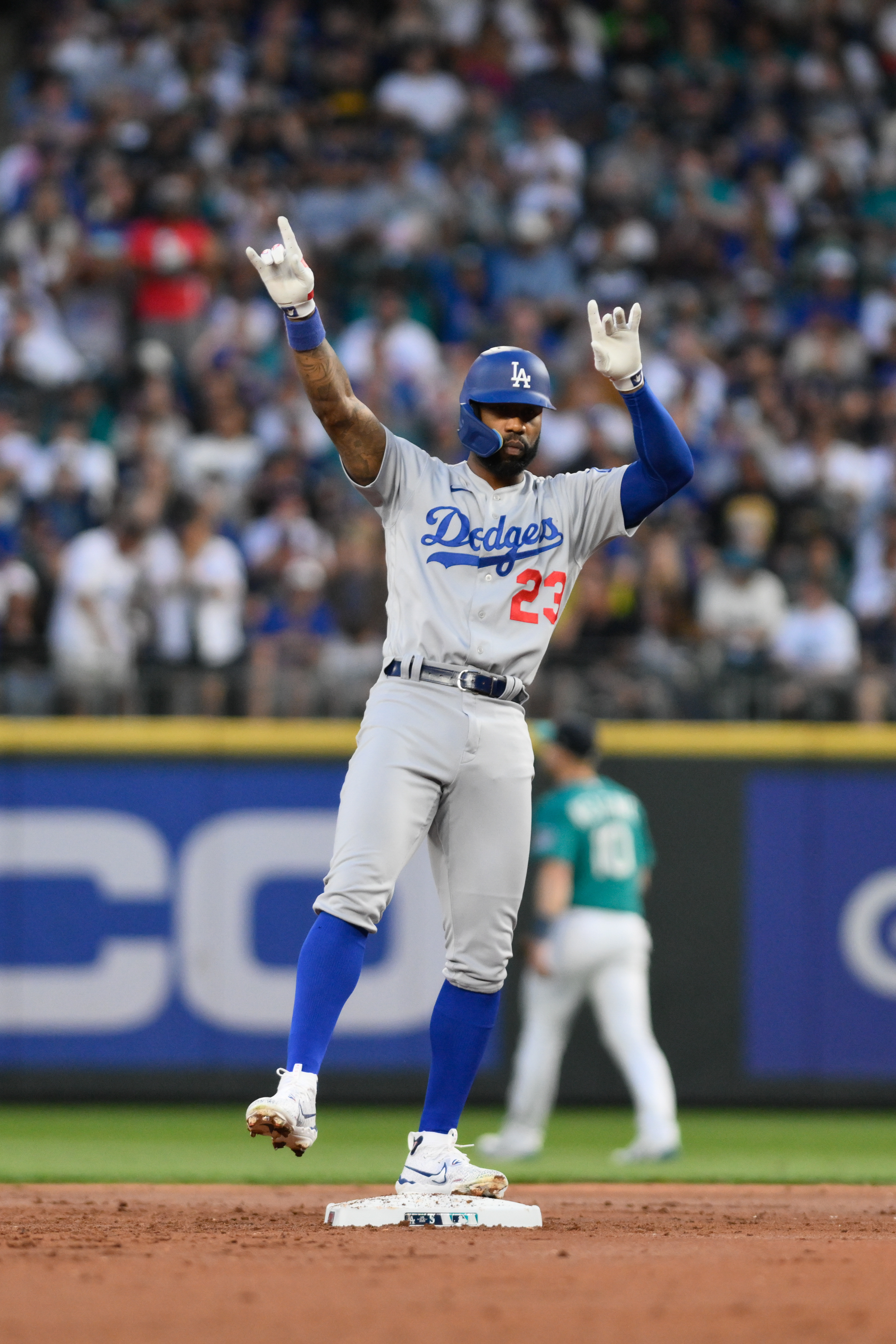 Dodgers clinch National Leage West title for 10th time in 11 seasons with  6-2 win over Seattle - ABC7 Los Angeles