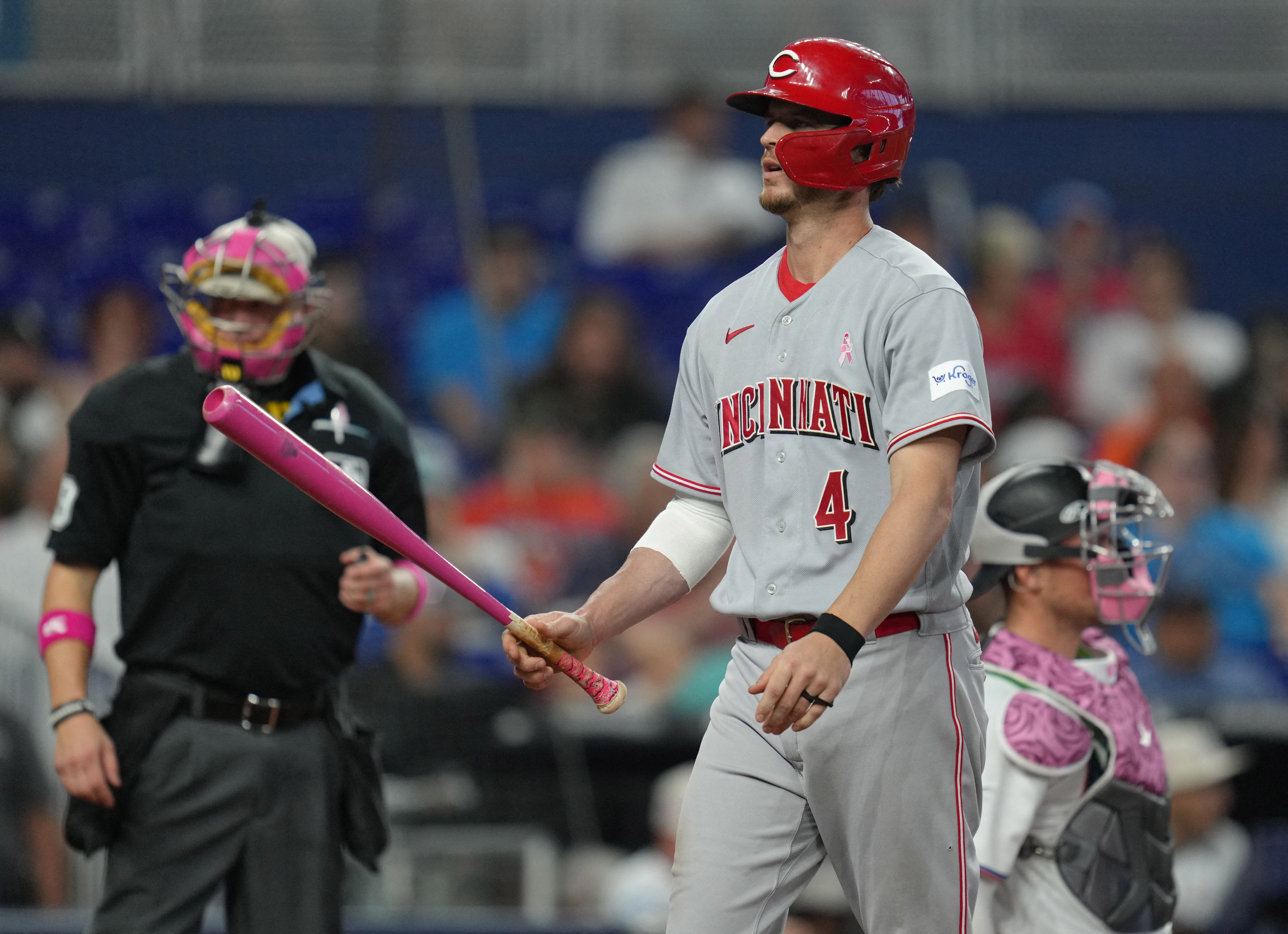 Garrett Cooper helps Marlins subdue Reds