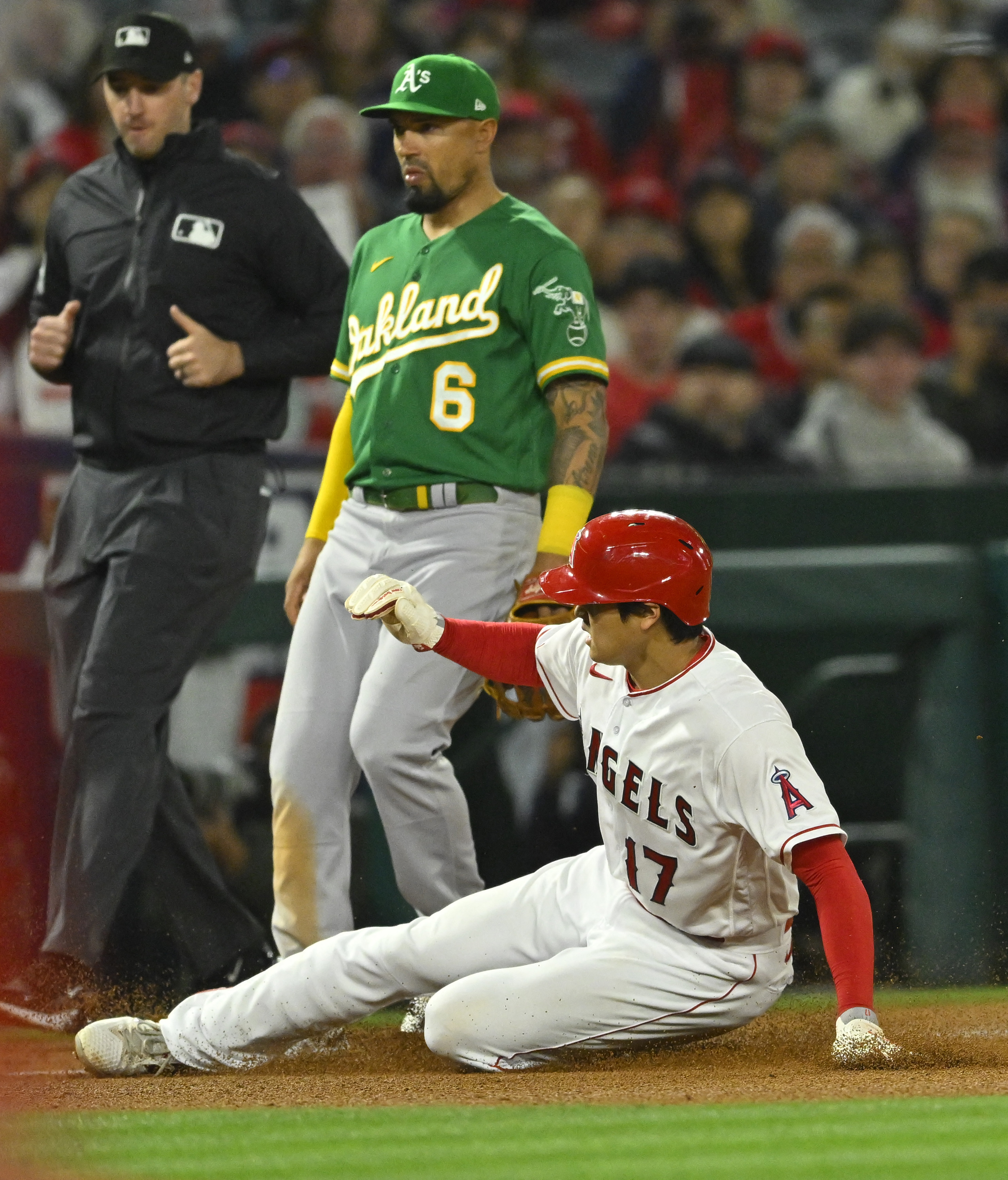 Angels' bullpen shuts down A's to seal win