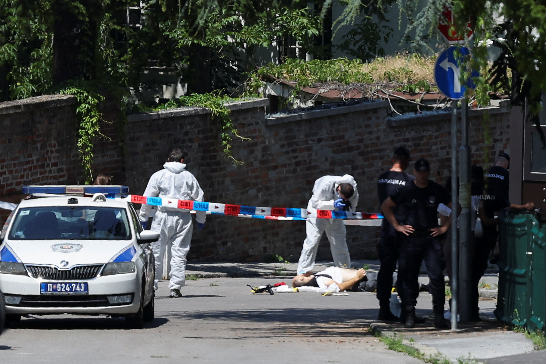 Shooting in front of Israeli embassy in Belgrade injures police officer