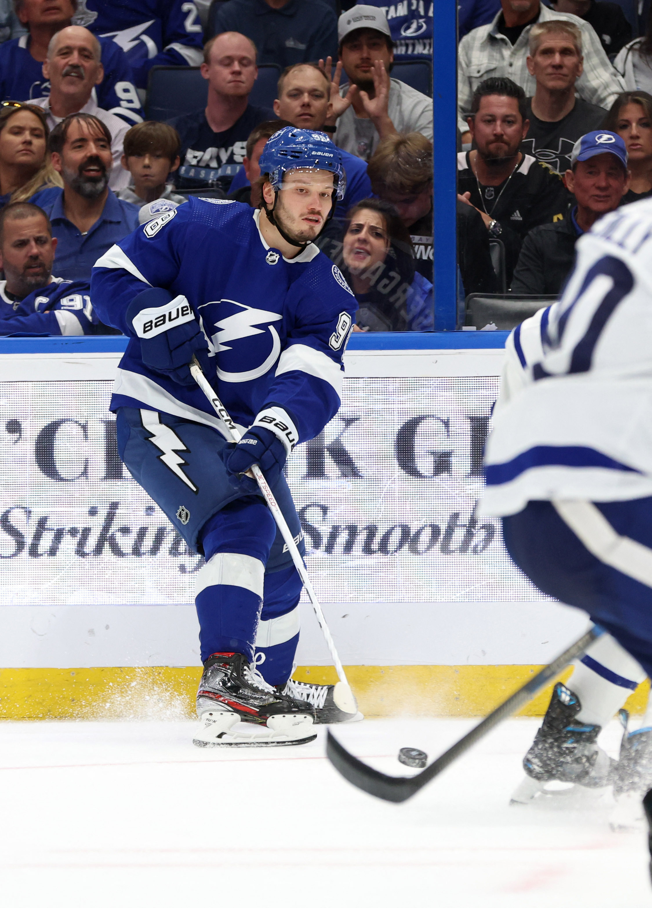 Lightning storm back to edge Leafs in possible playoff preview