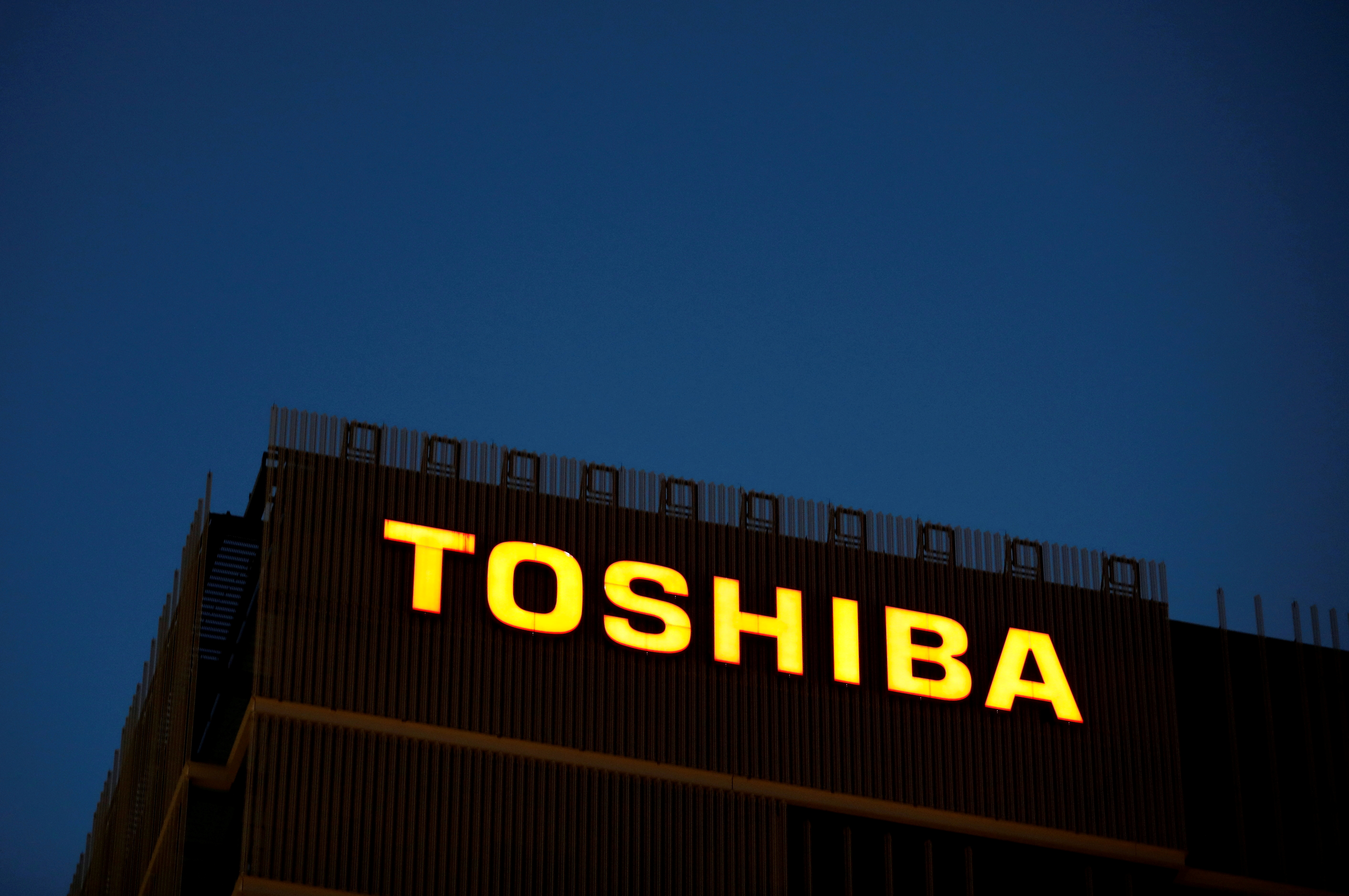 The logo of Toshiba Corp. is seen at the company's facility in Kawasaki, Japan June 10, 2021.   REUTERS/Kim Kyung-Hoon