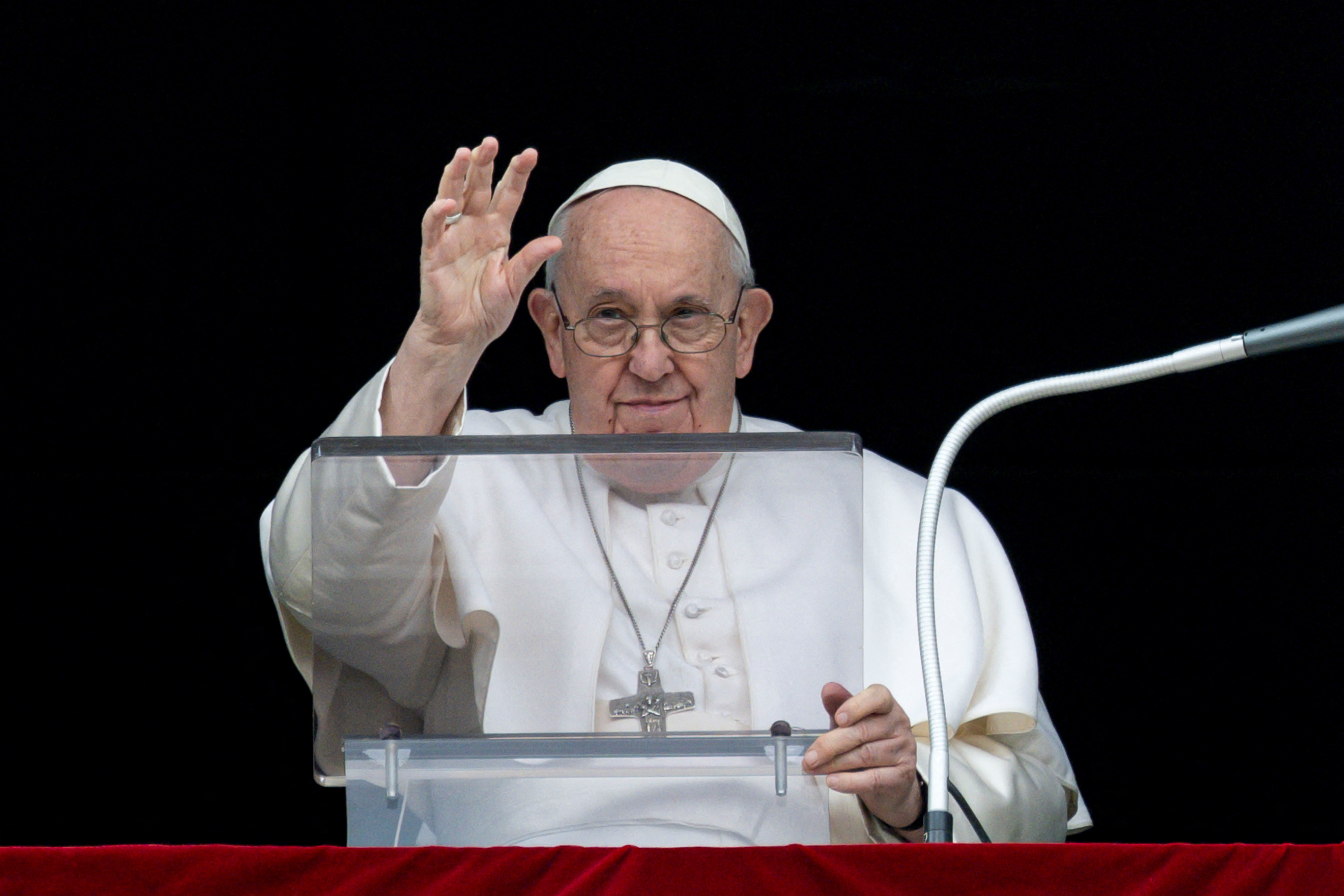 Pope Francis again turns screws on use of traditional Latin Mass