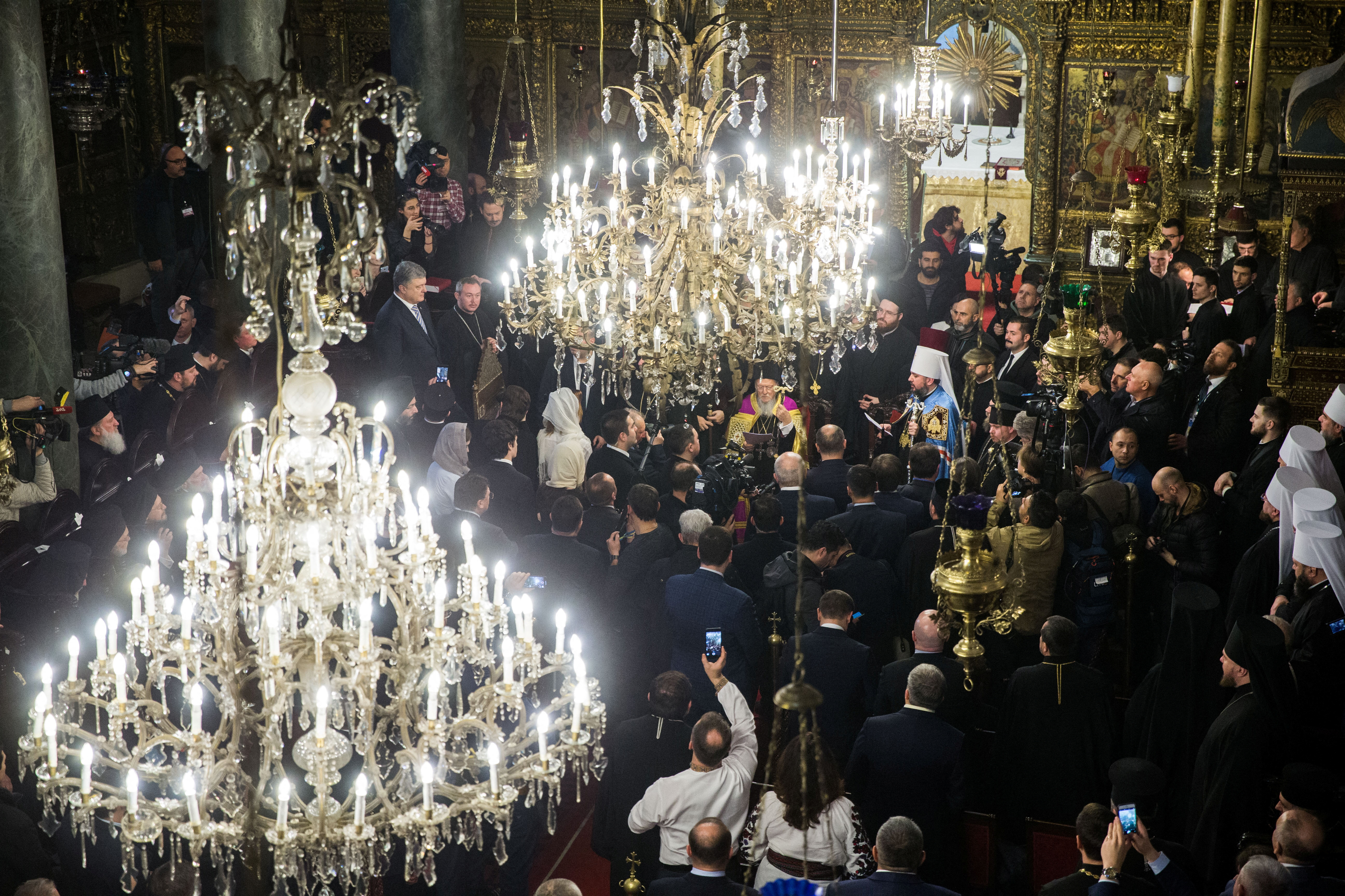 Ceremony marking the new Ukrainian Orthodox church's independence, in Istanbul