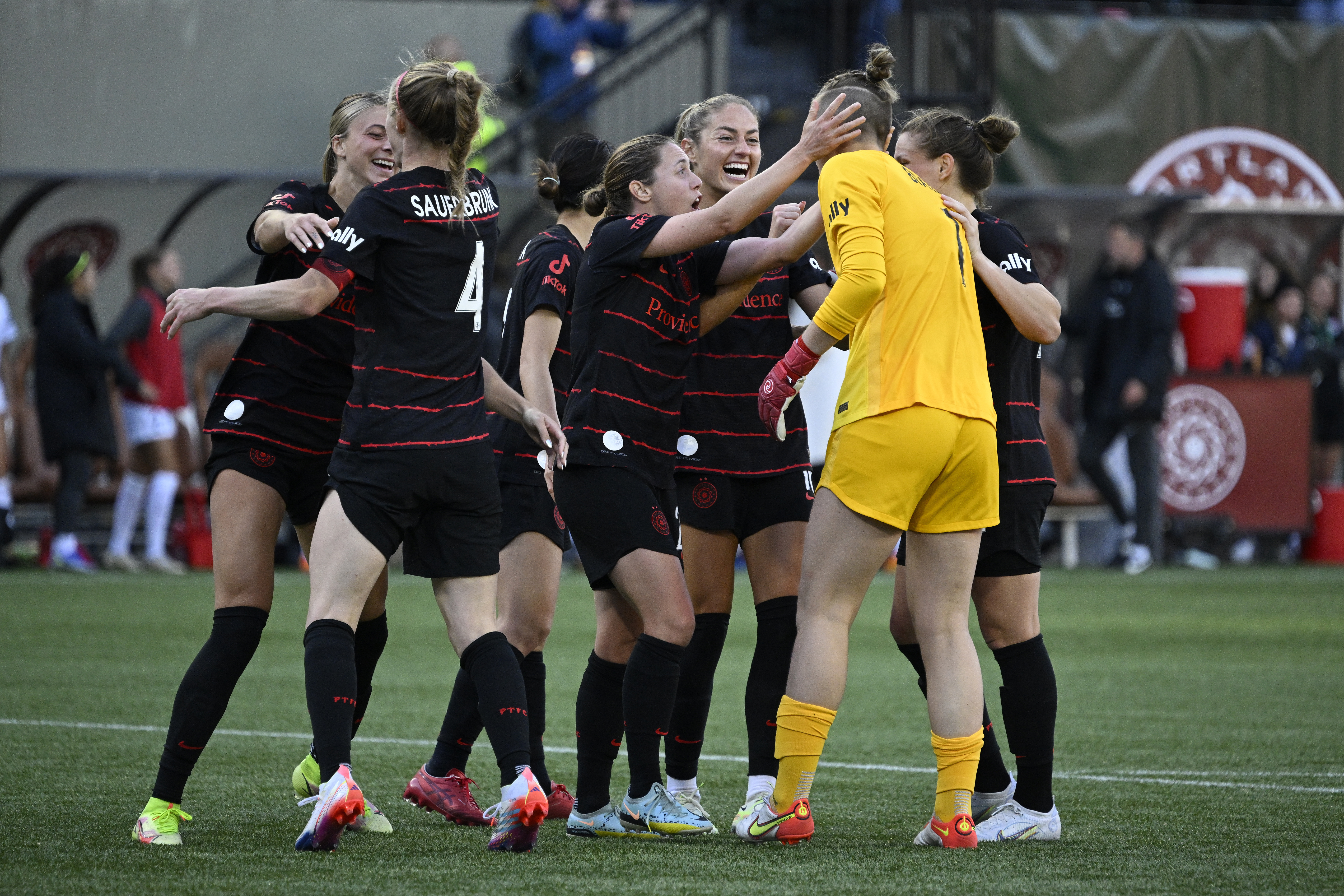 Thorns down Wave to reach NWSL title game | Reuters