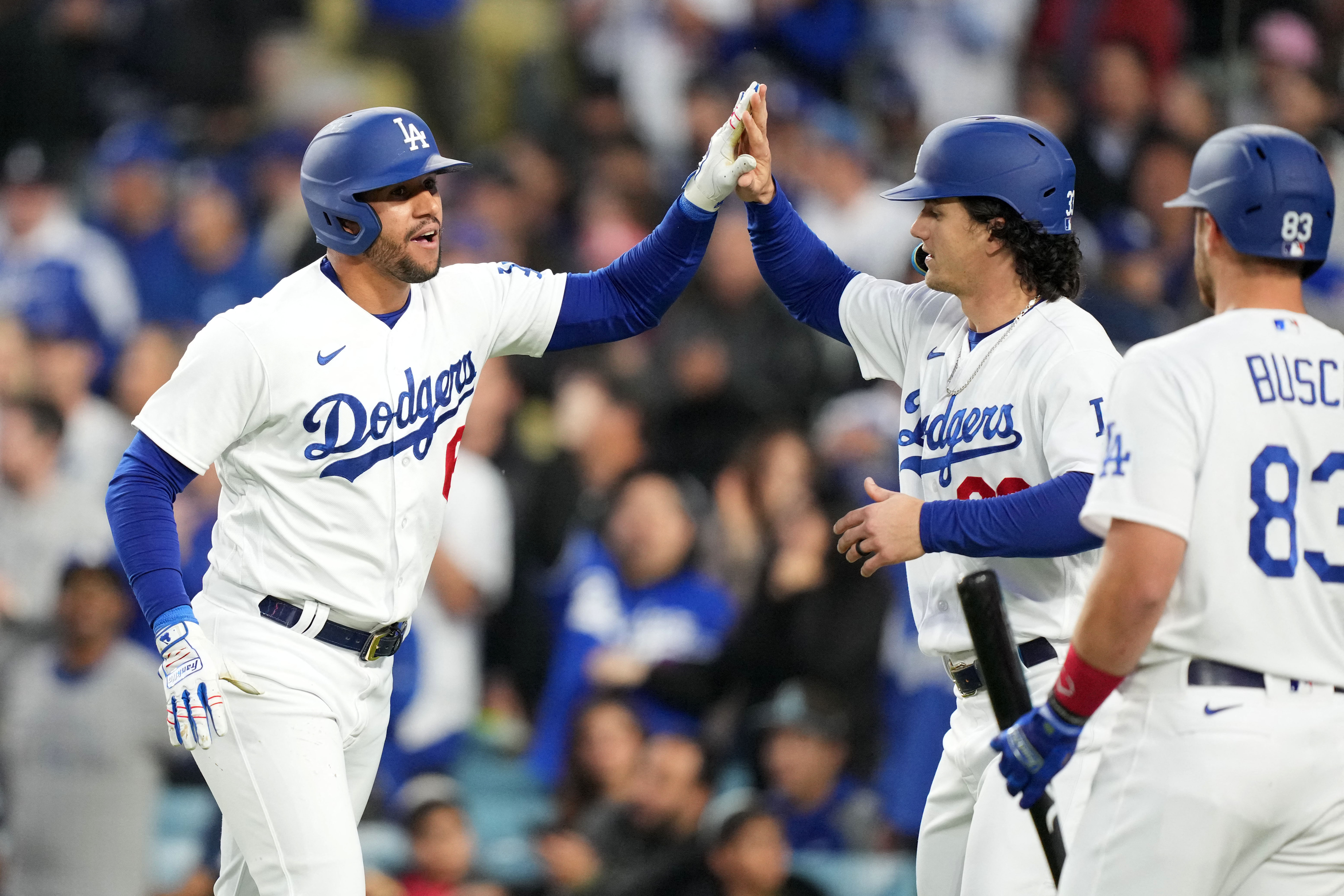 Dodgers unload on Phillies for fourth straight win
