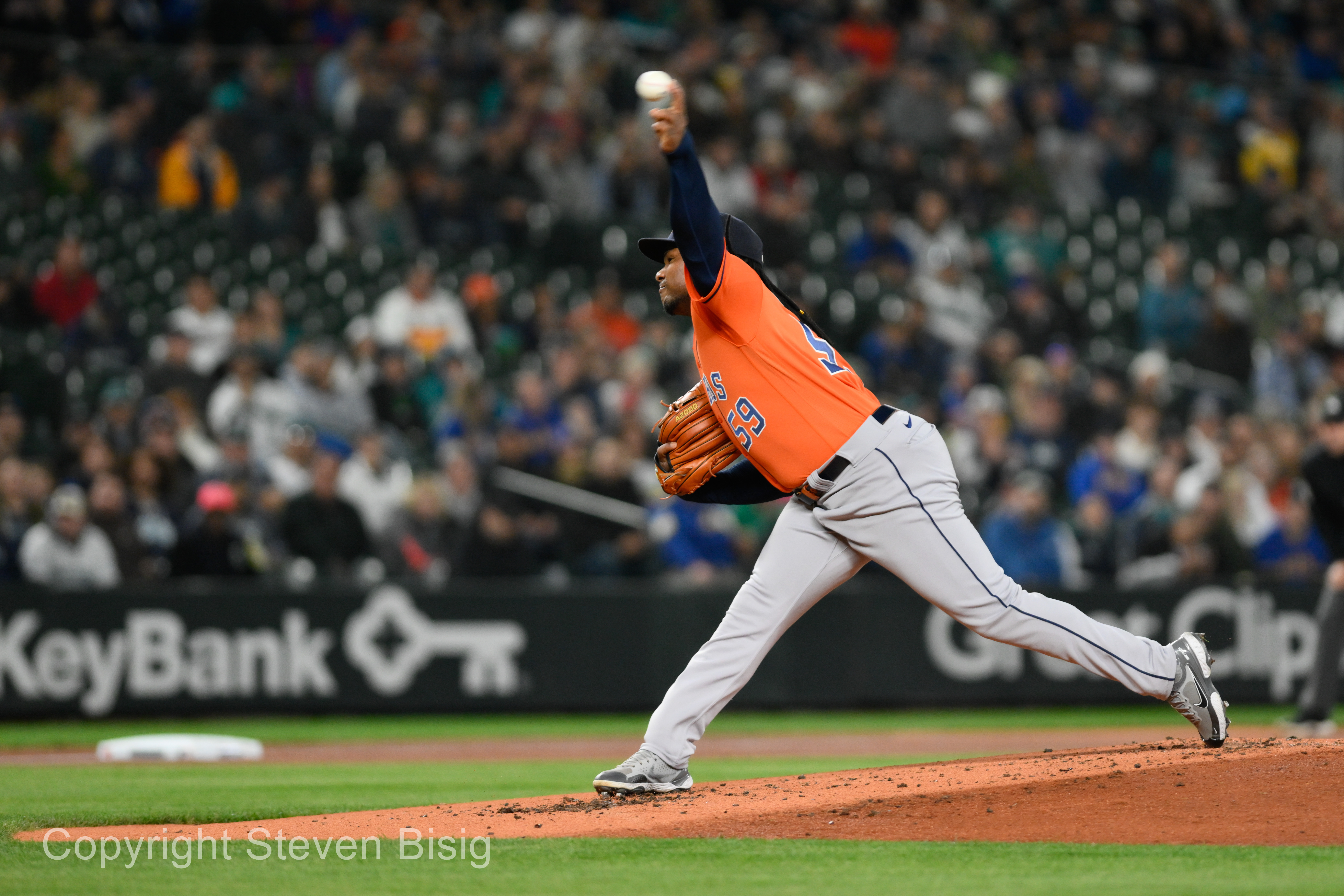 Bregman, Valdez propel Astros past Yankees in ALCS Game 2