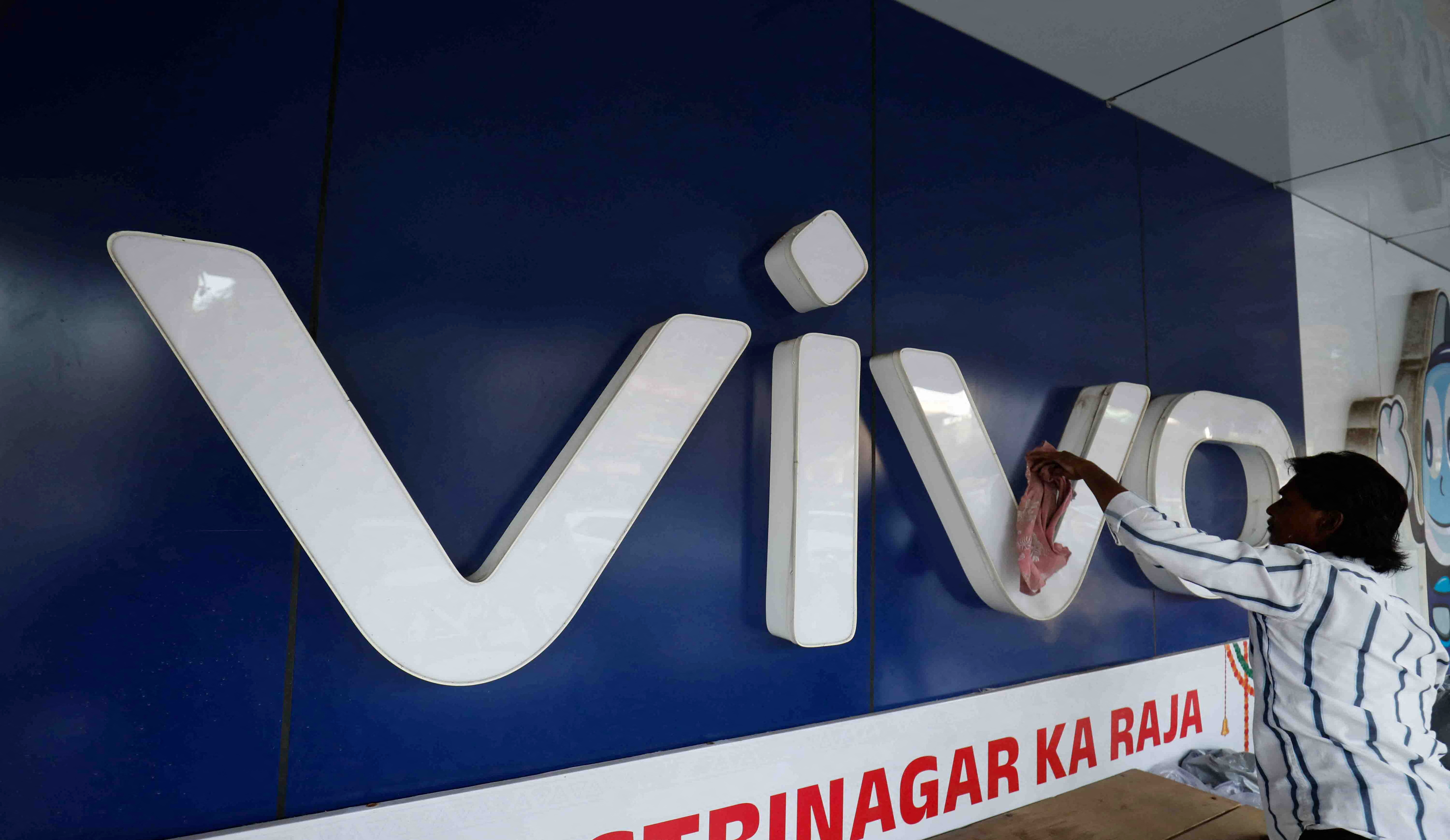 هند شرکت Vivo چین را به نقض روادید متهم می کند و ۱۳ میلیارد دلار از این شرکت خارج می کند