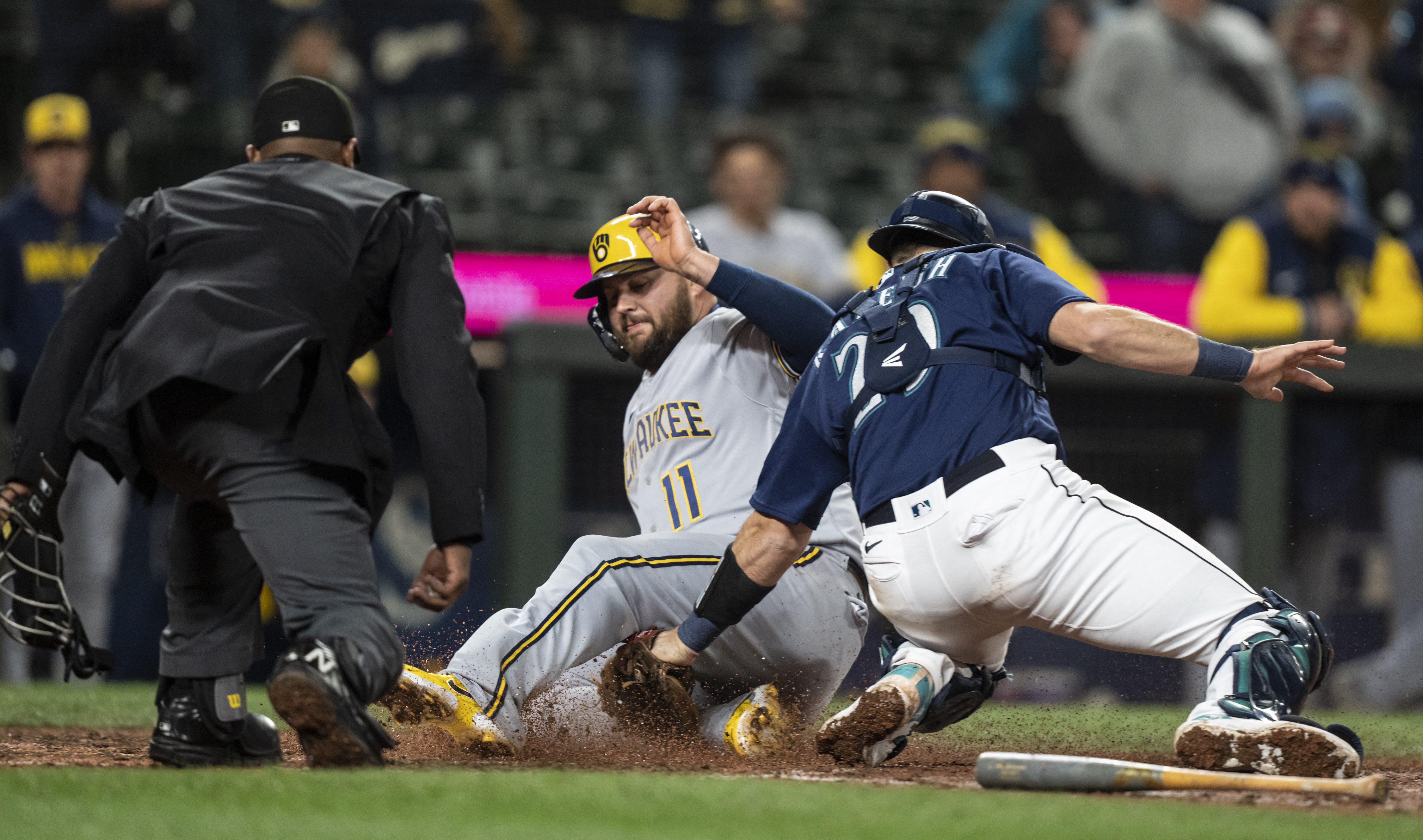 Corbin Burnes exits injured as Brewers down Mariners